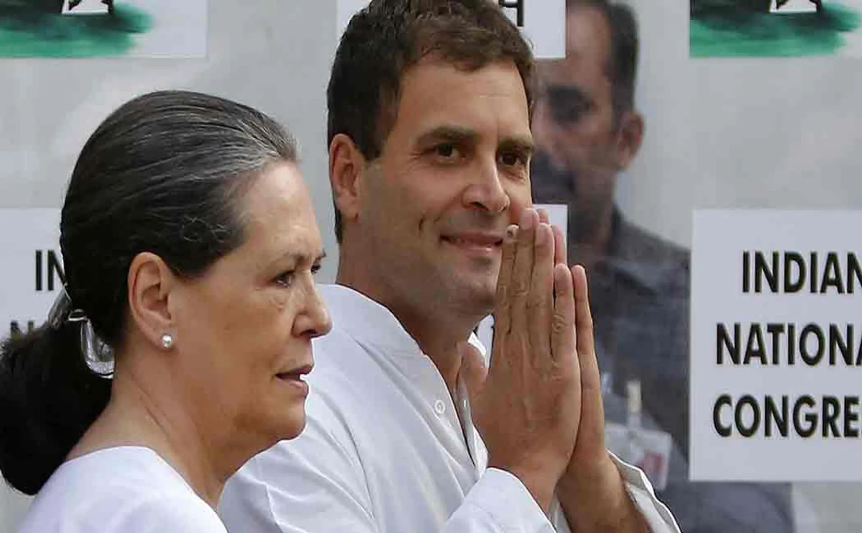 sonia gandhi press meet in rebaraeli 
