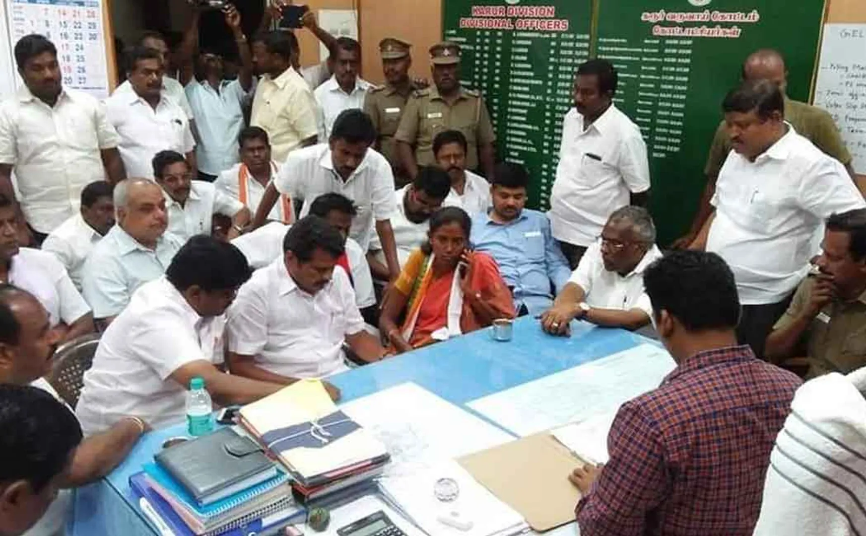 senthil balaji and jothymani protest 
