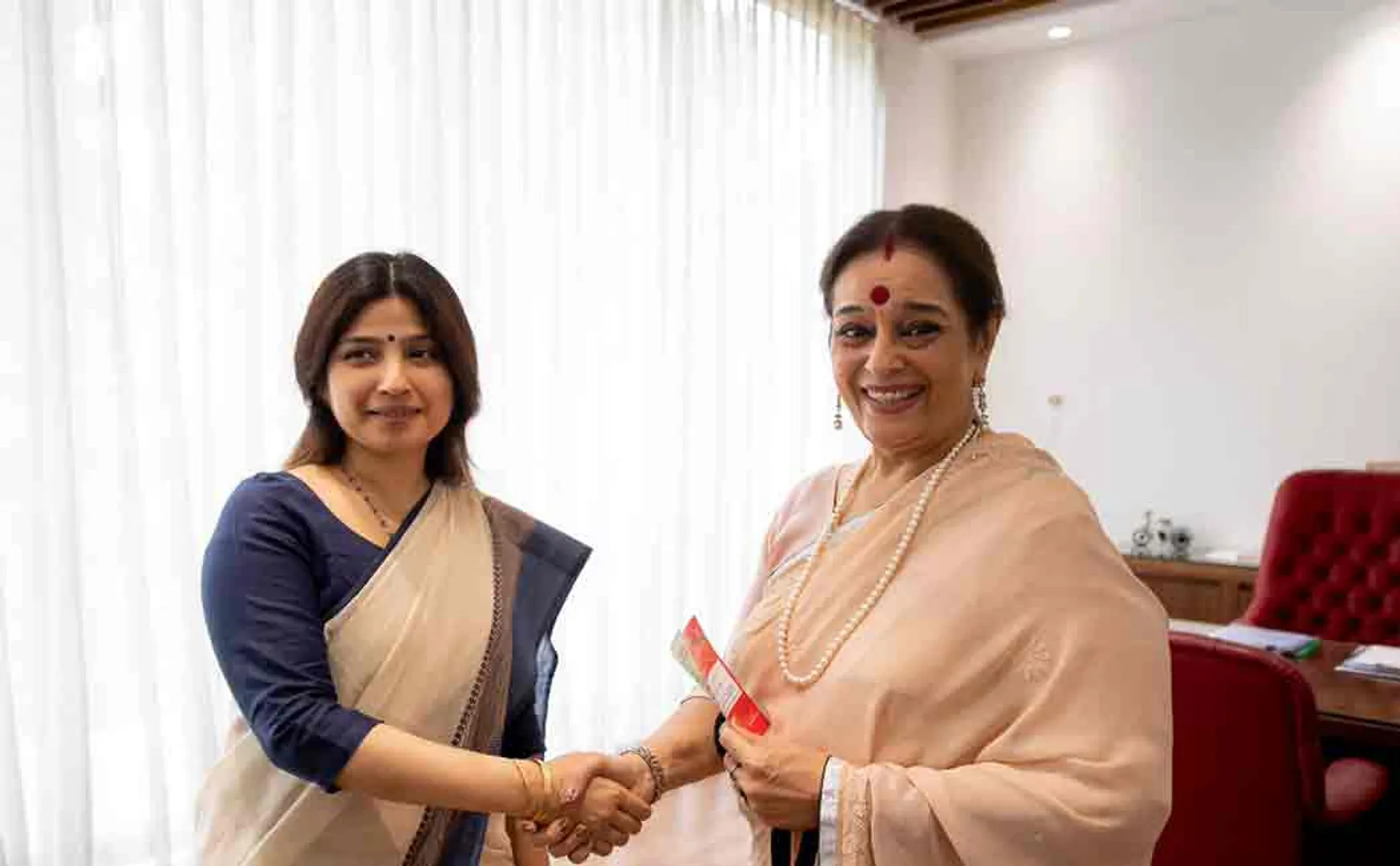 poonam sinha joins samajwadi and to contest in lucknow against rajnath singh