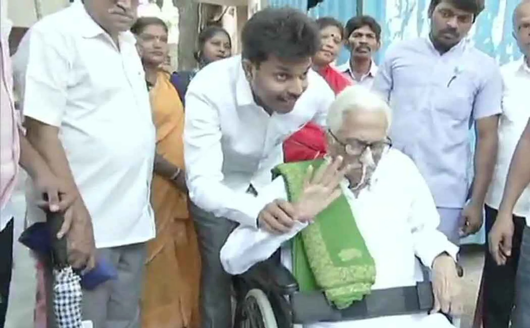 party leaders cast their votes in tamilnadu