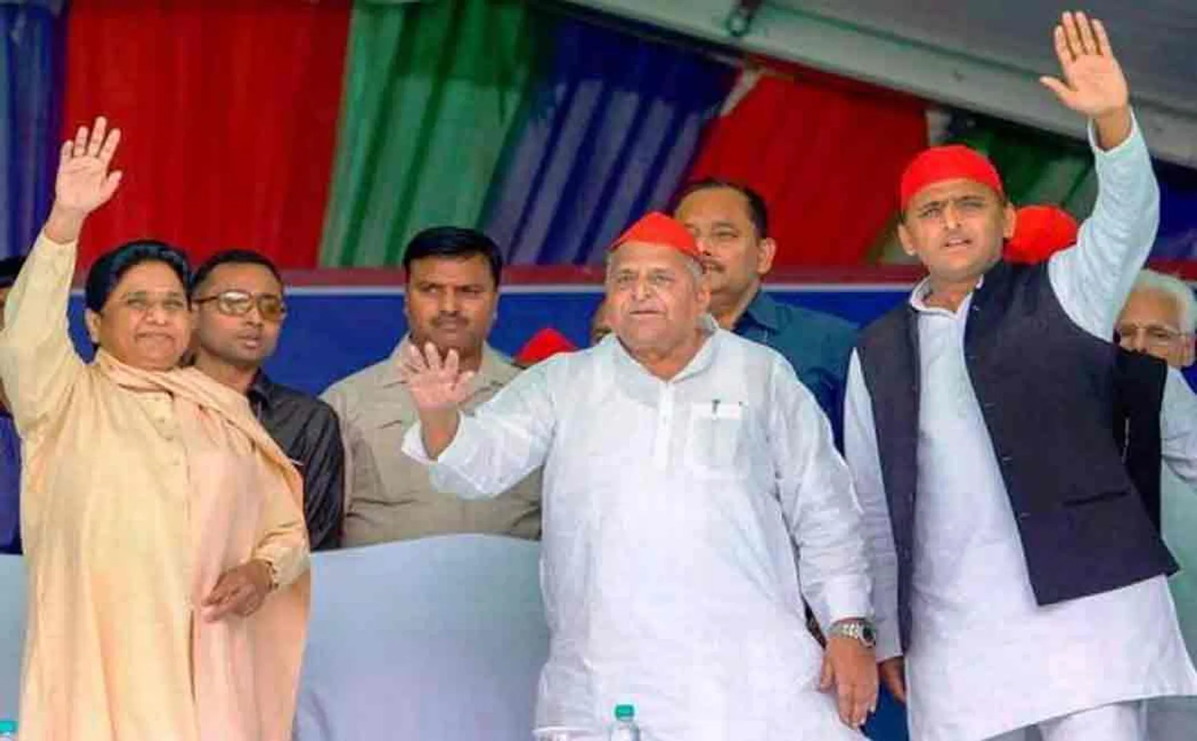 mulayam singh yadav and mayawati on same stage for campaigning