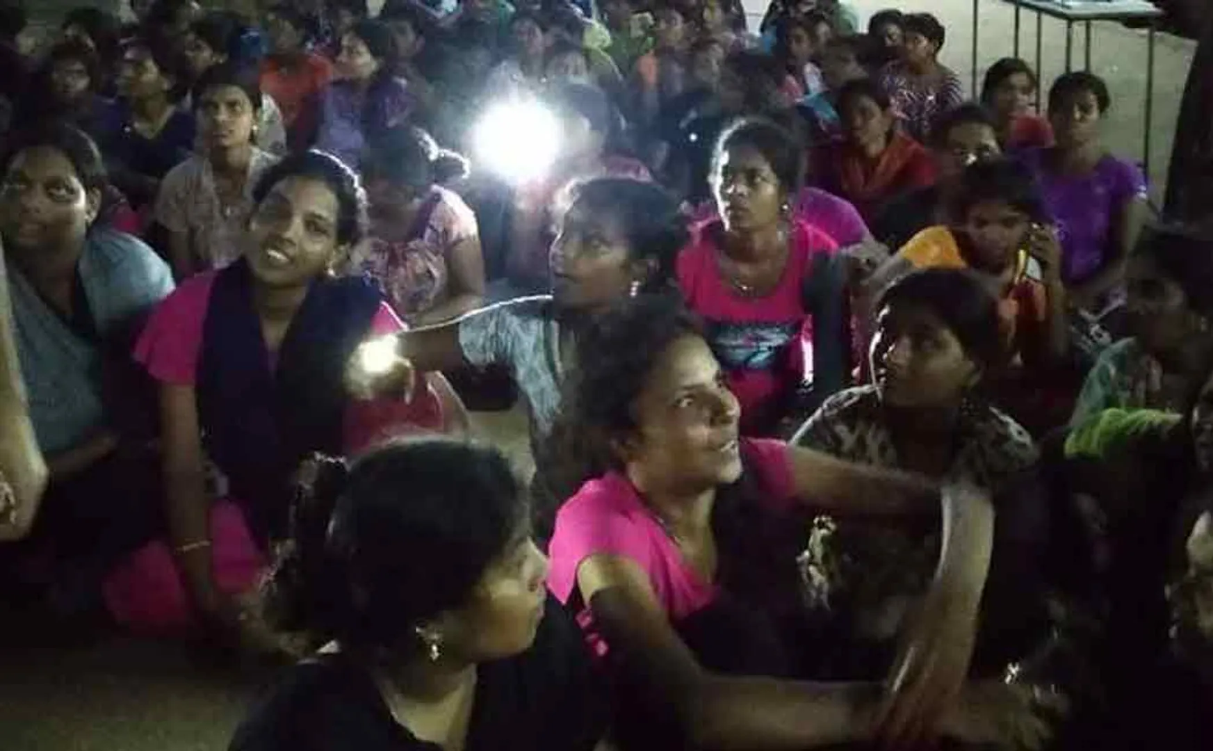  Annamalai University  Students protest  at midnight