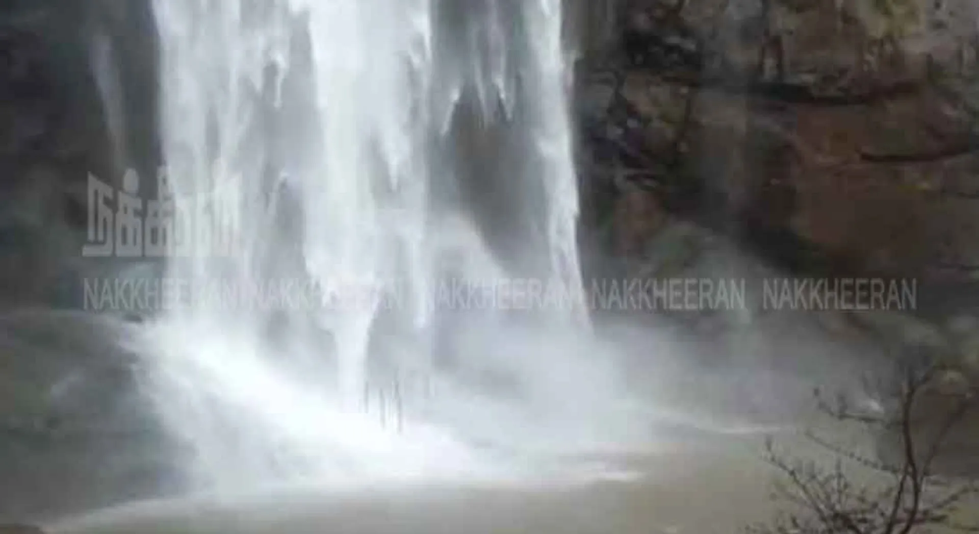  prohibited to go to the agaya kangai waterfall; Precautions because the rocks rolled !!