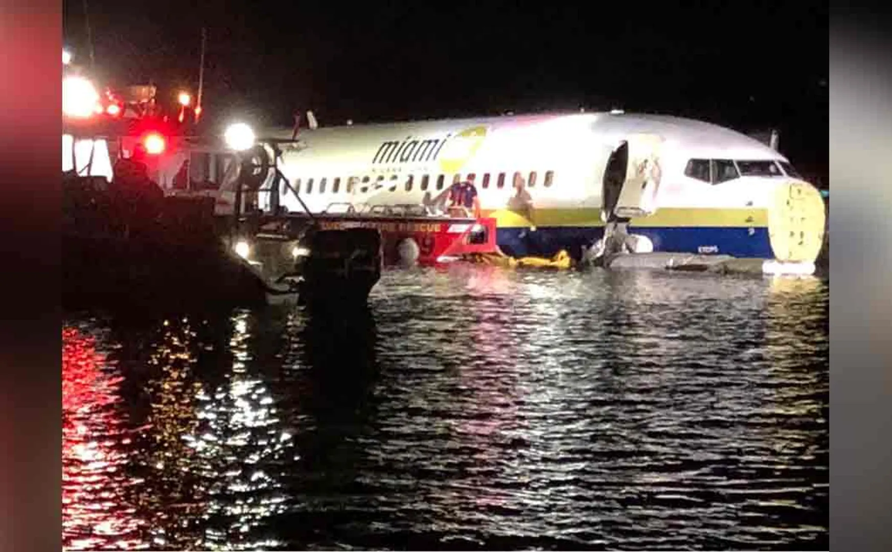 boeing flight ran into river with 136 passengers in america