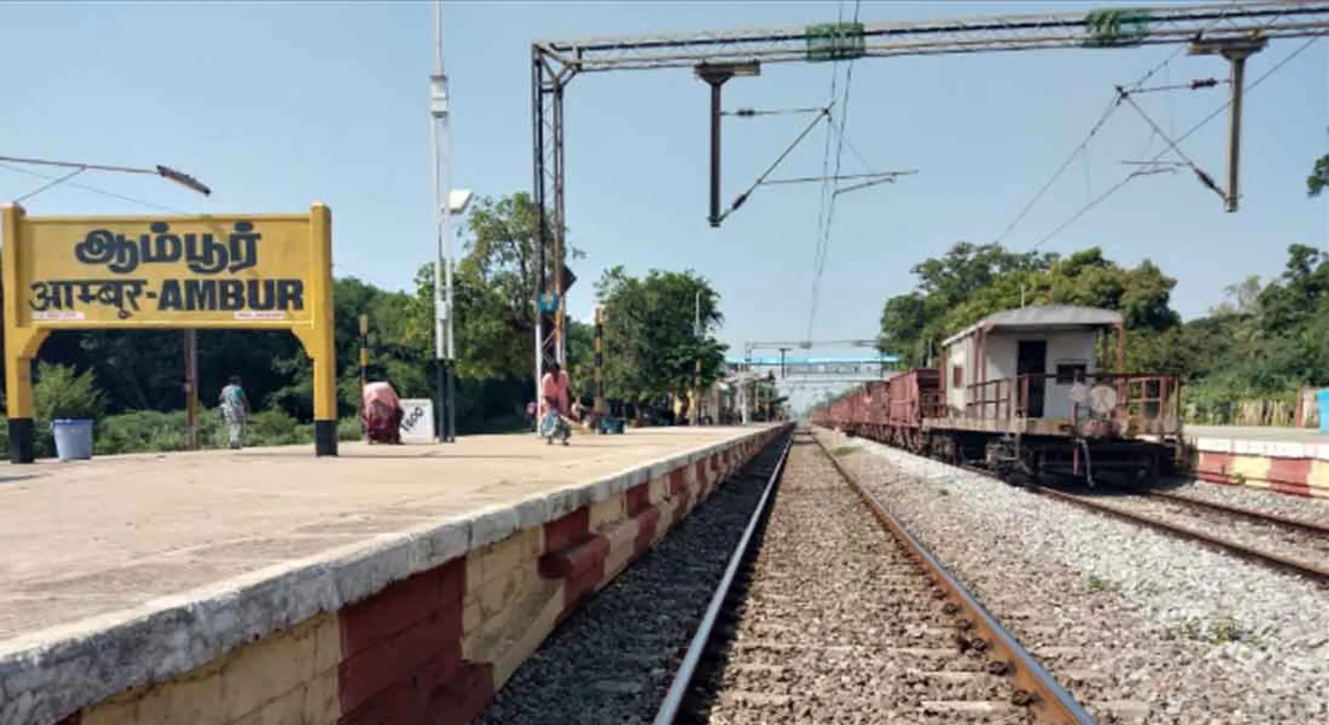  Three people were died in the train accident 