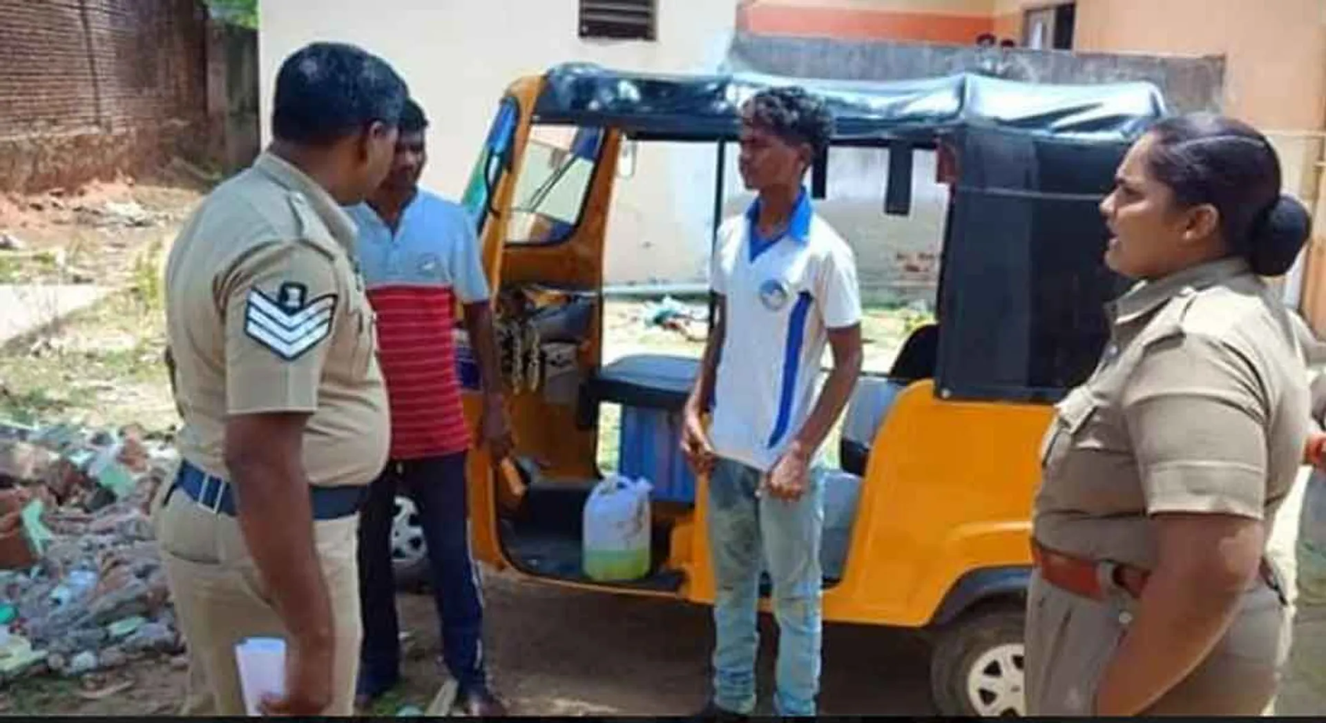  Father and son try to suicide because of the seizure of the auto!