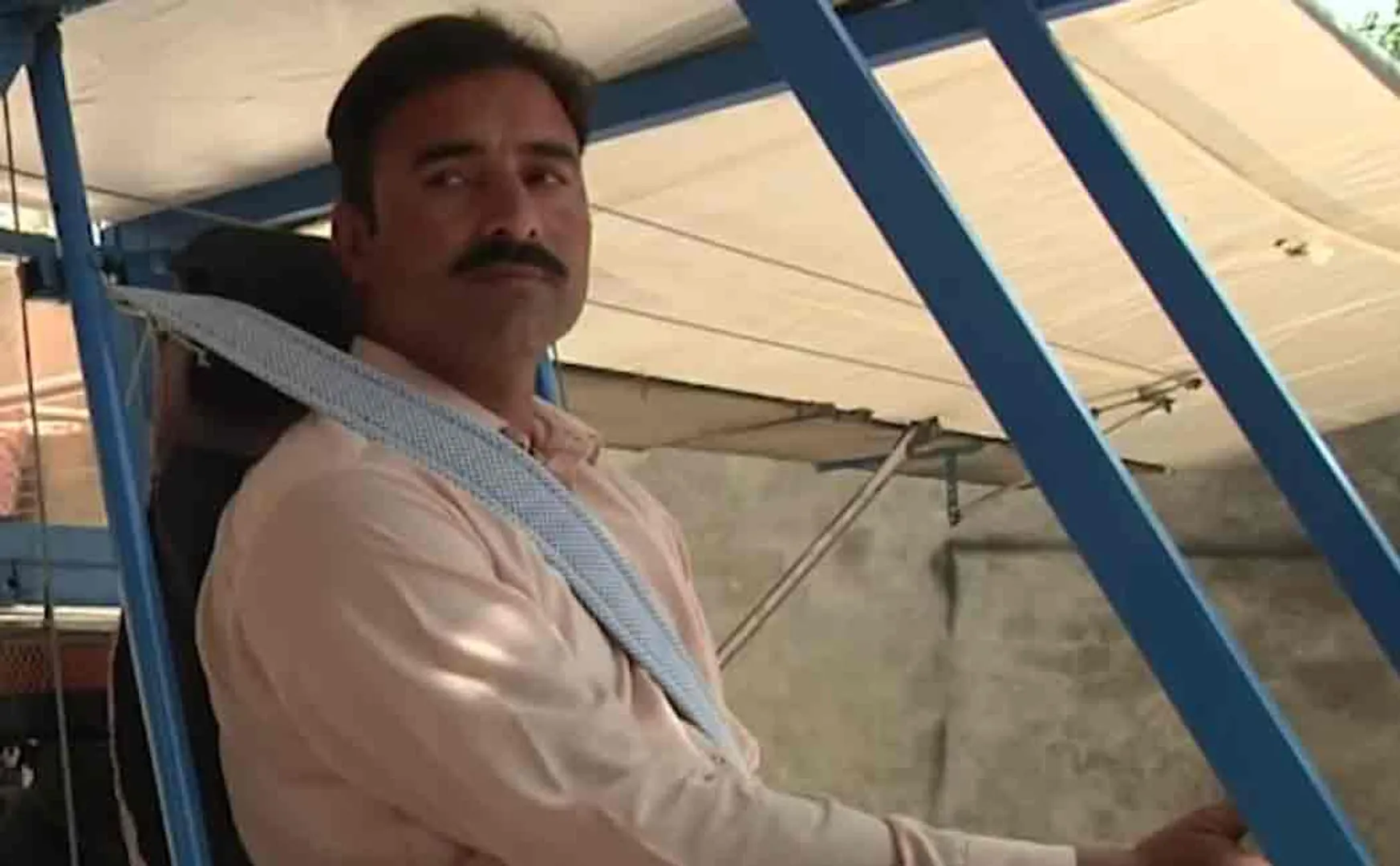 pakistan popcorn seller built an aircraft inspite of his poverty