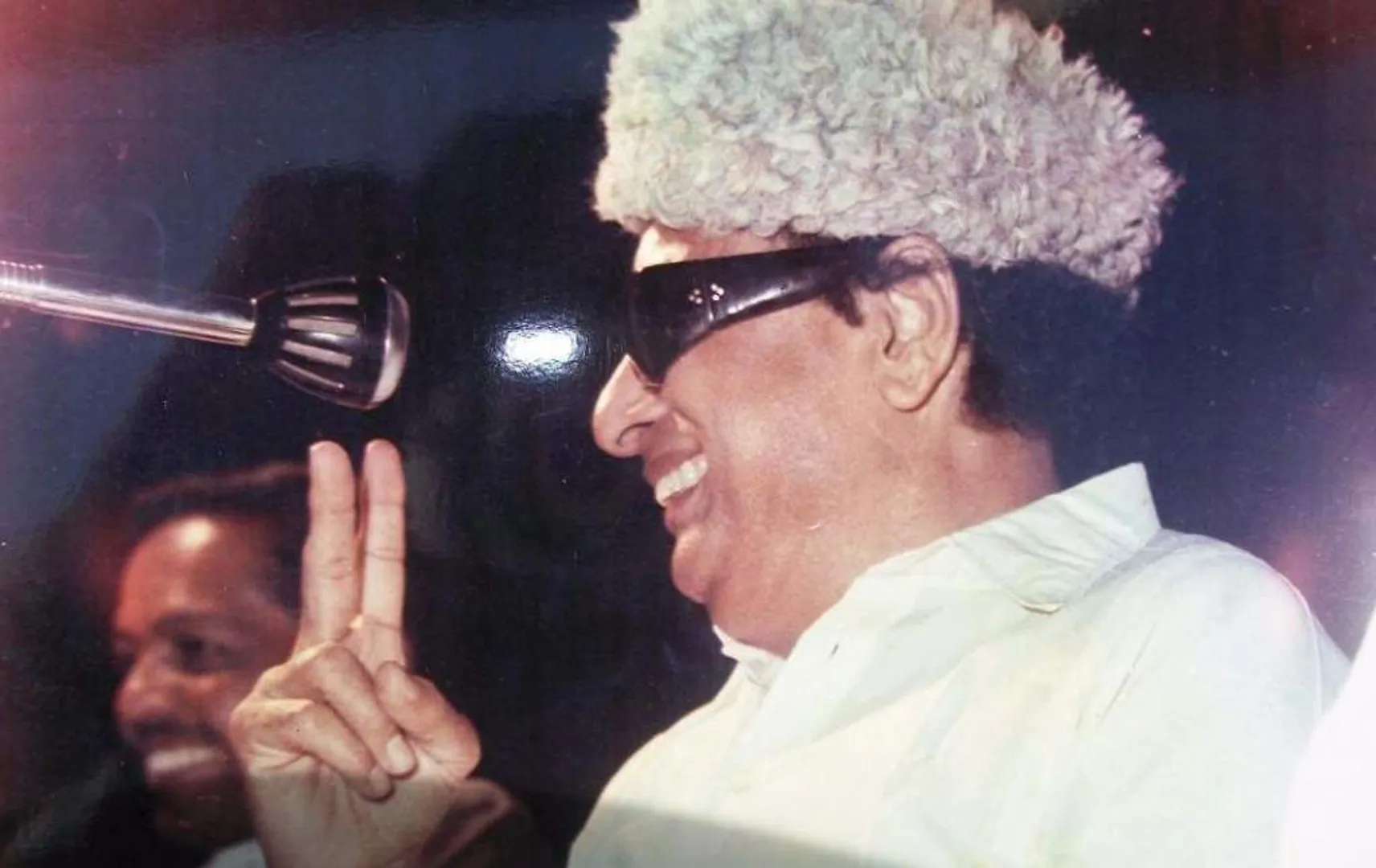 mgr victory sign