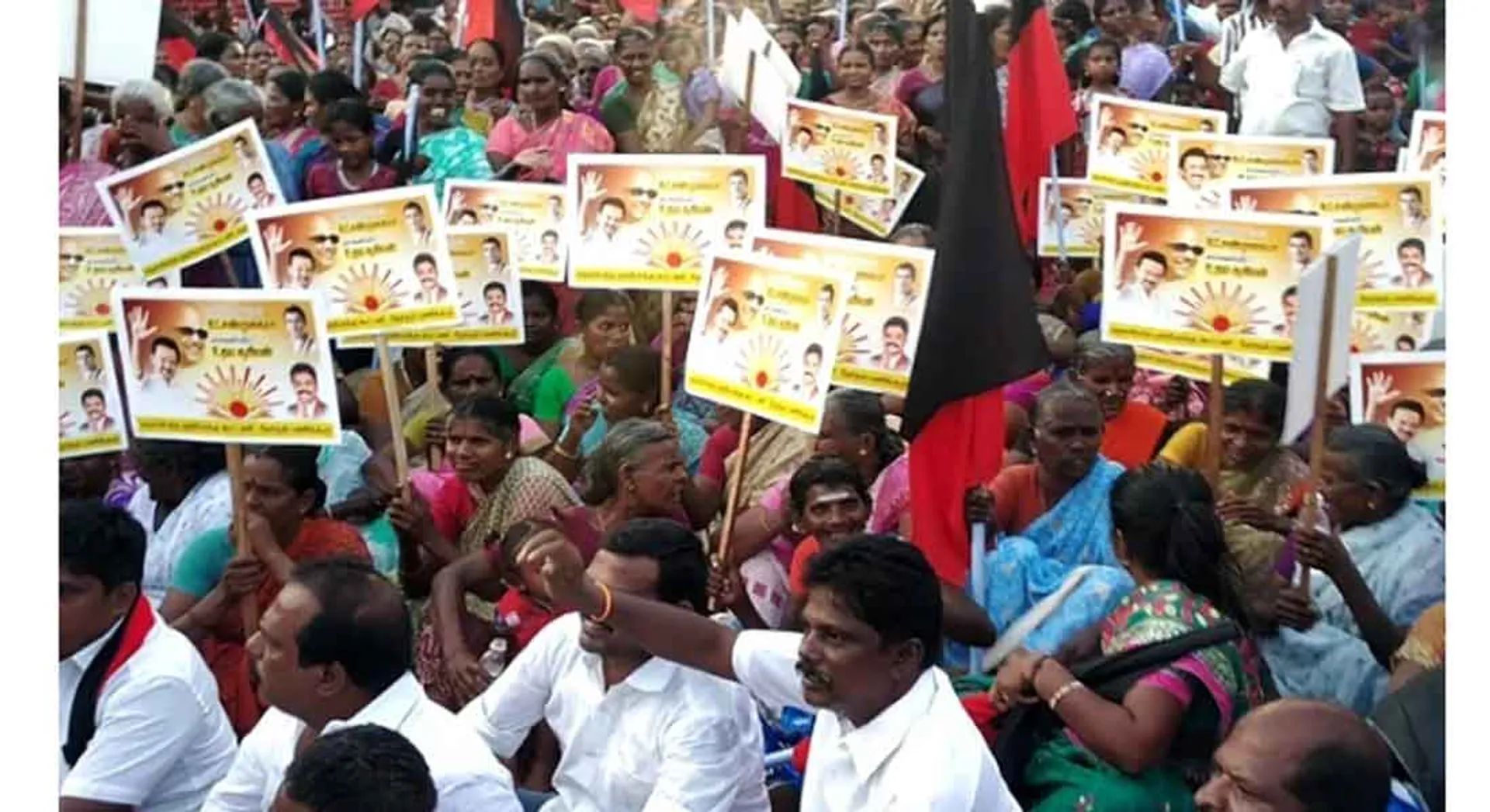 Women stir the road to against protest the police