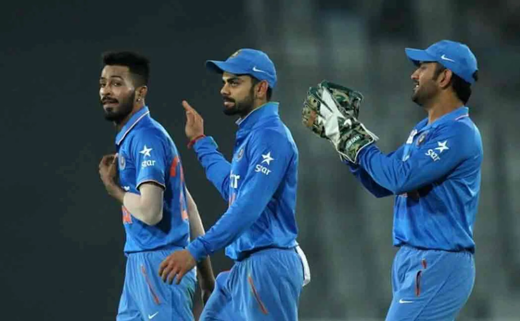 jhonty rhodes distinguish between dhoni and kohlis captaincy