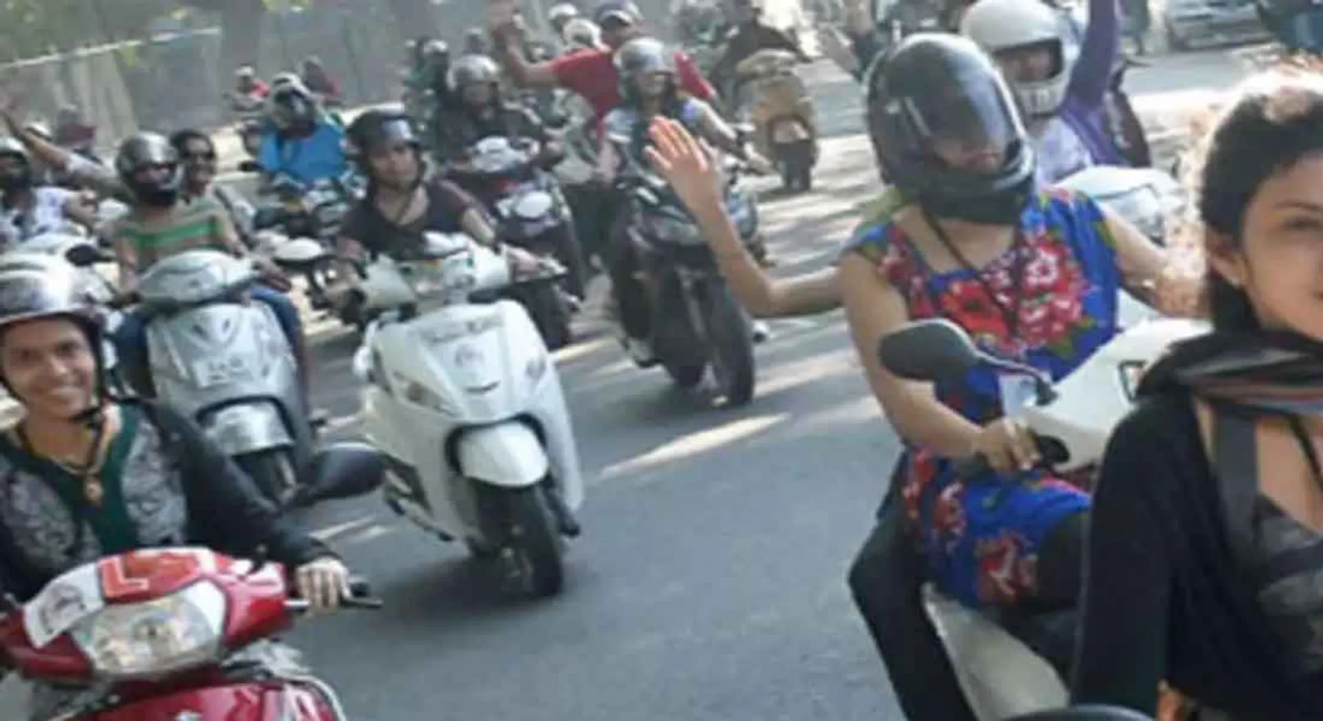 girls Alert in the while scooty driving 