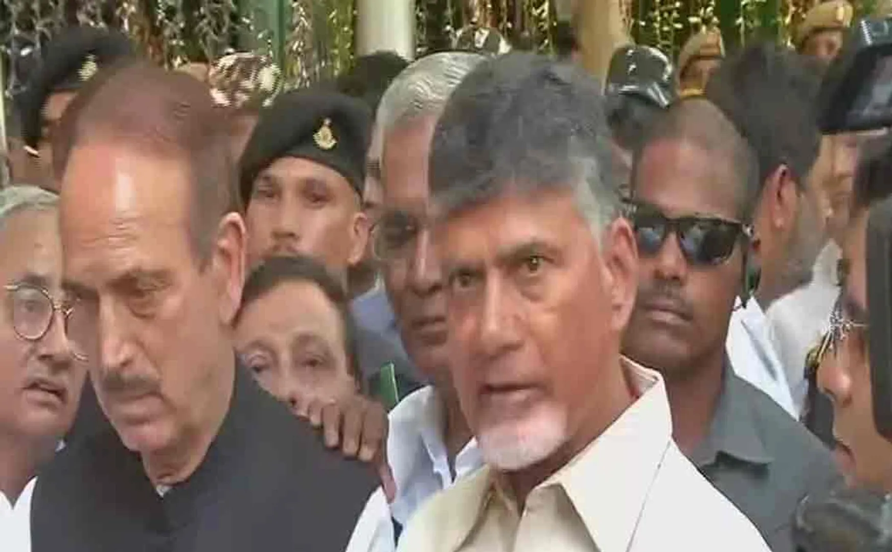 ysr congress takes lead in andhra pradesh