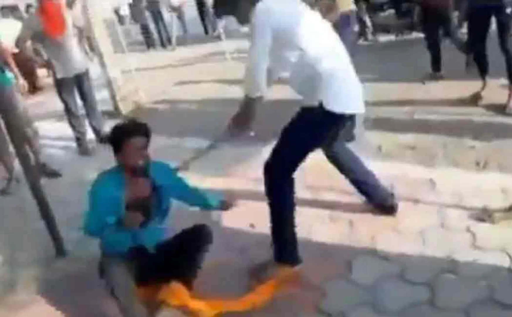 hindu people attacks islam people and compel them to say jai sriram