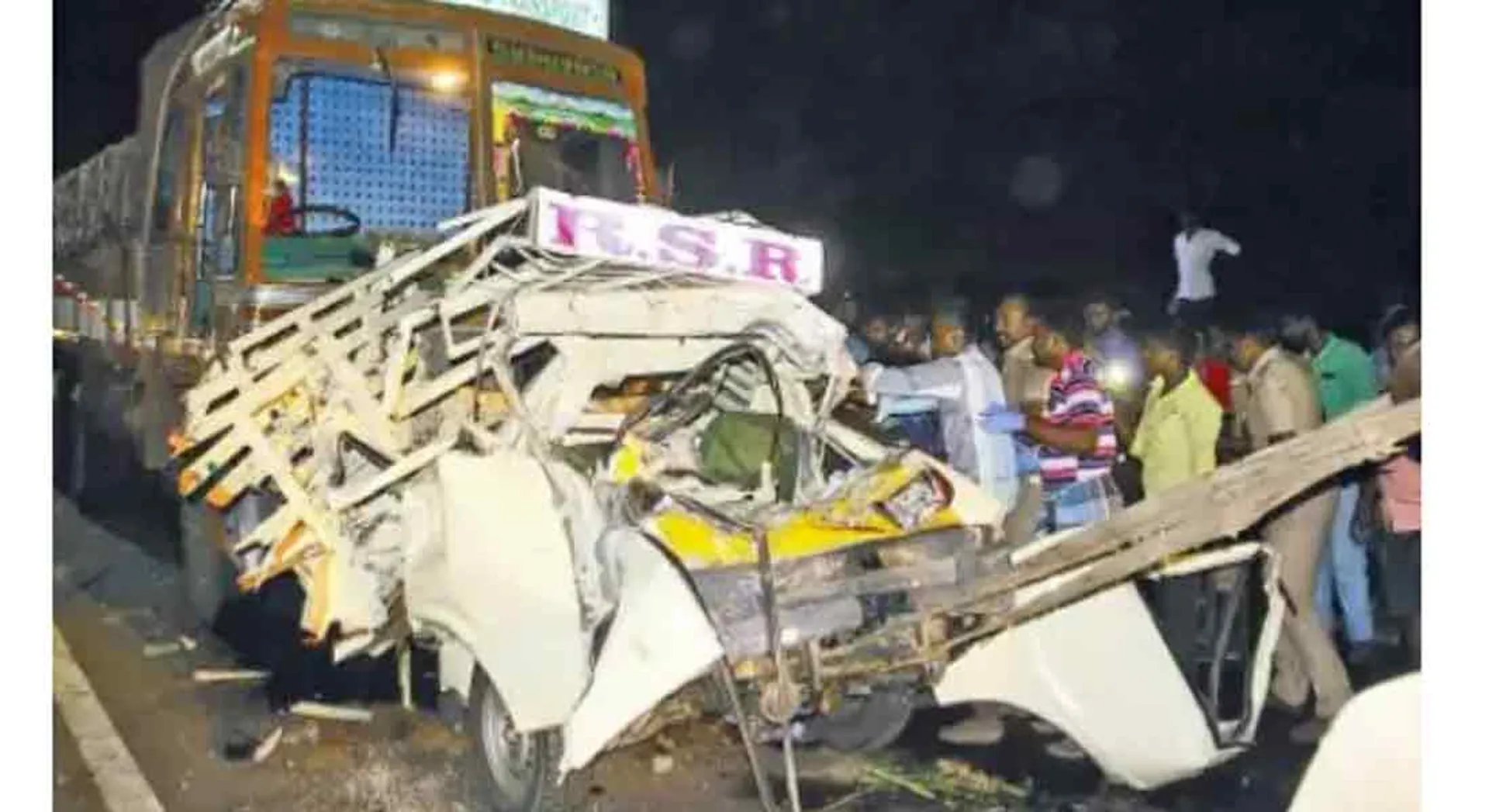 accident in midnight: 4 number of death 