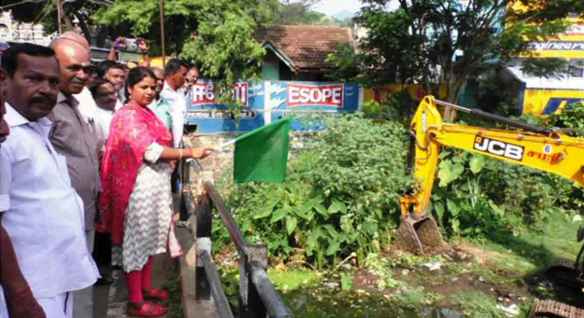 Water wasted in kutralam: District Collector's fast move!