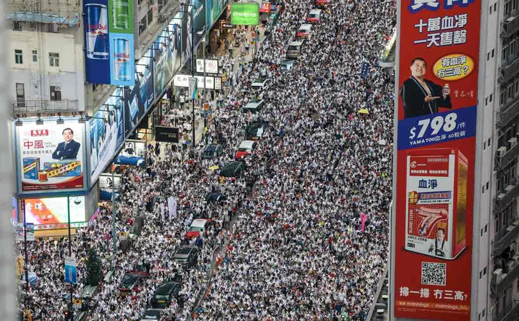 hongkong people protest end up in riots