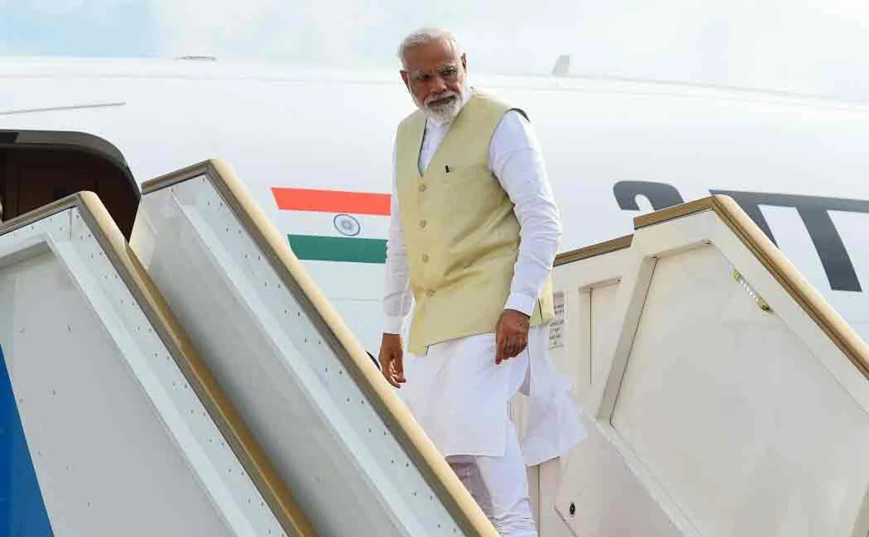 pakistan allows modis flight to fly through thier region 