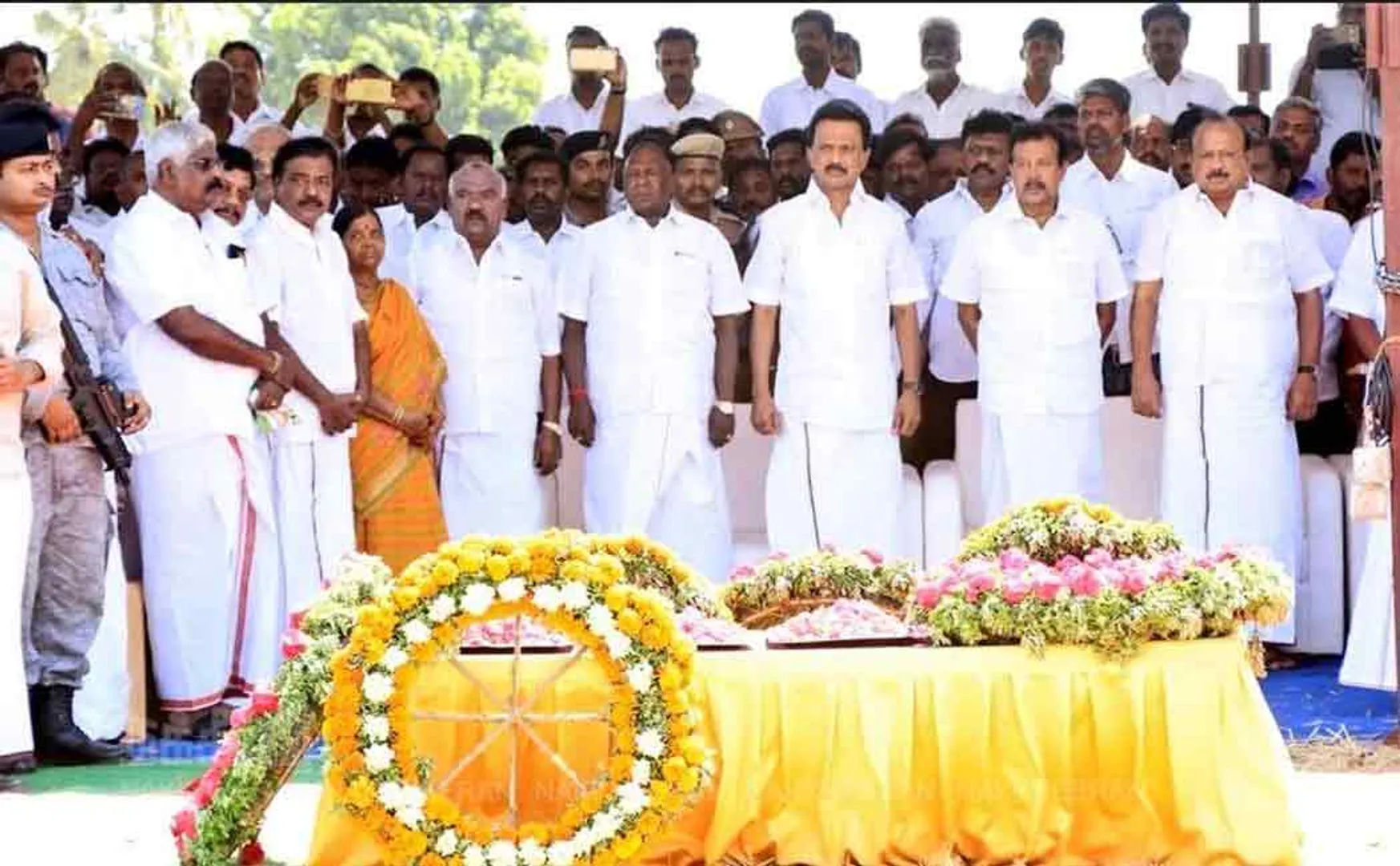 pudhucherry former cm buried with respect to the state