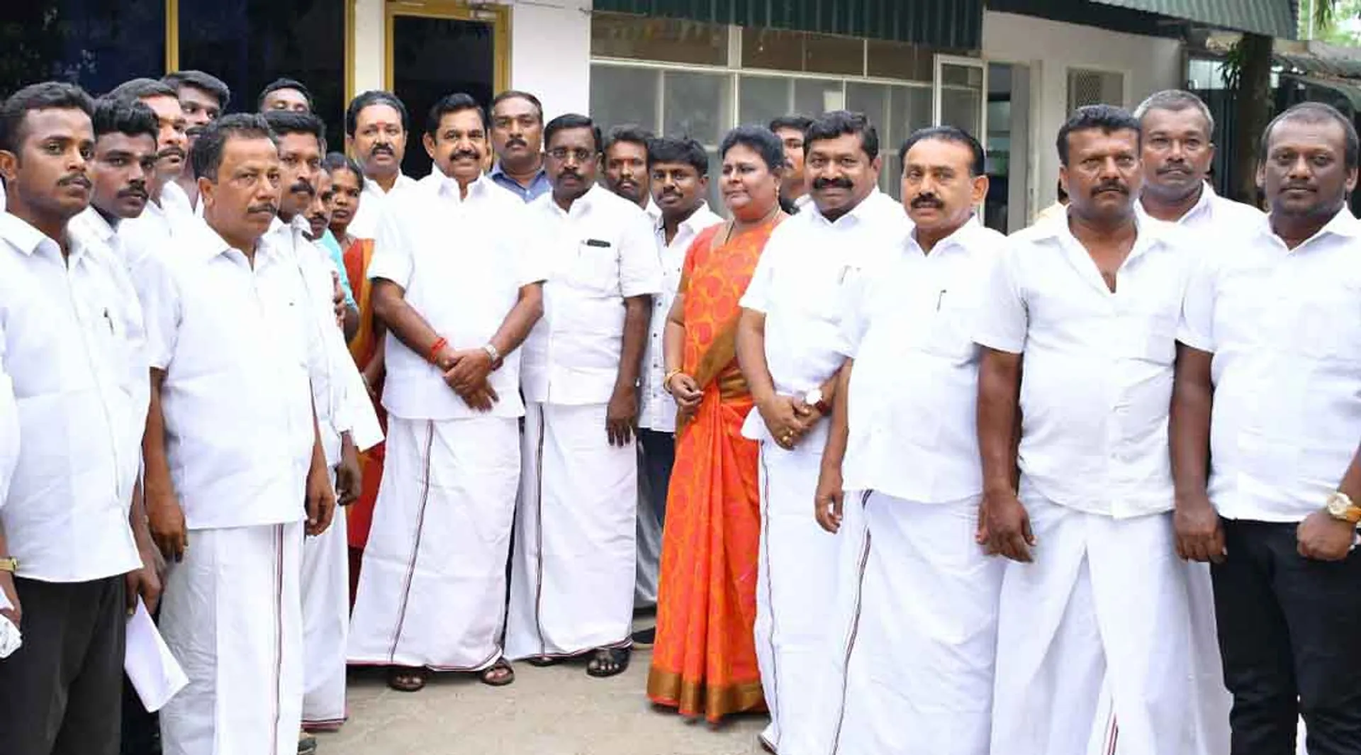 100 people joined the AIADMK