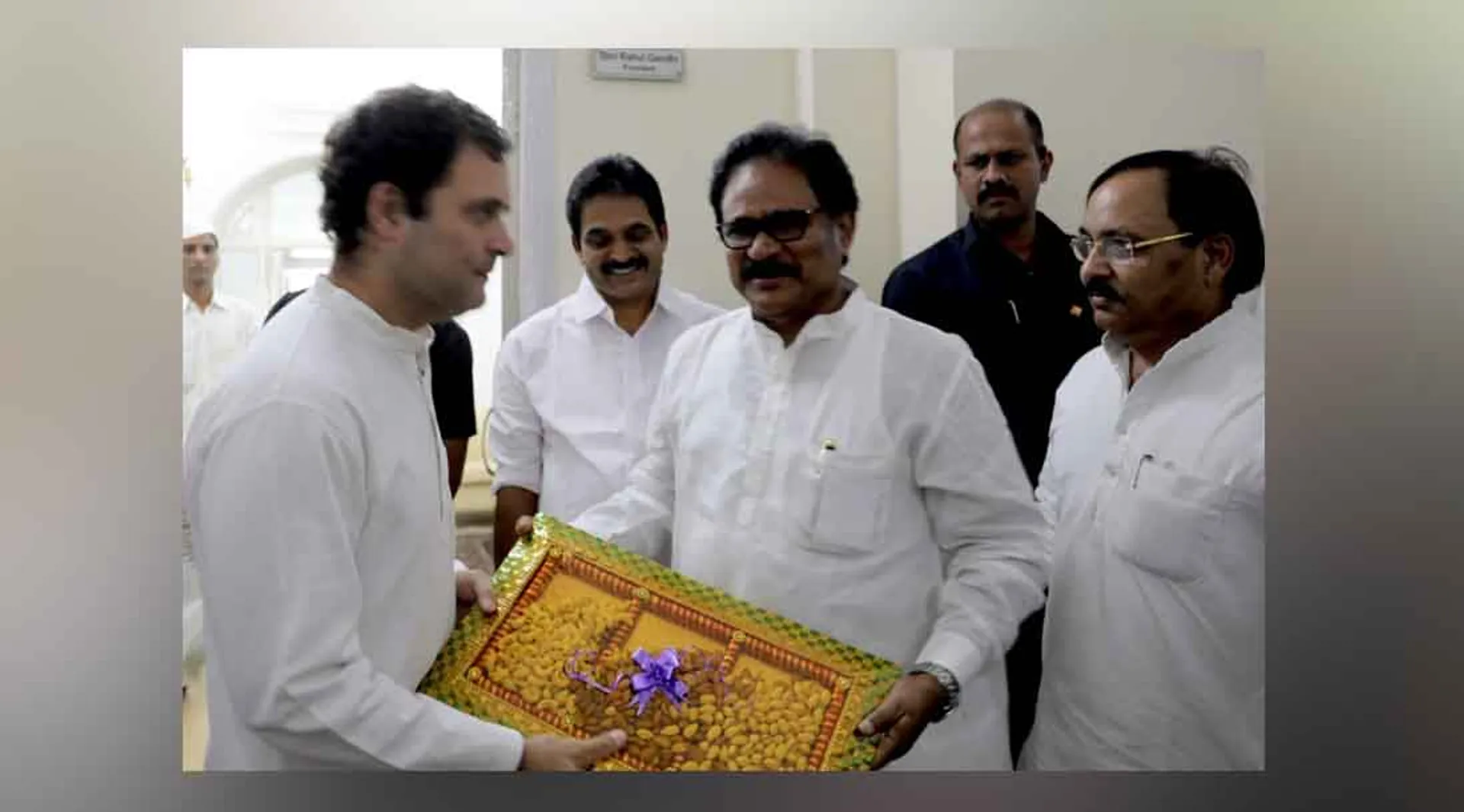 rahul gandhi - thirunavukkarasar