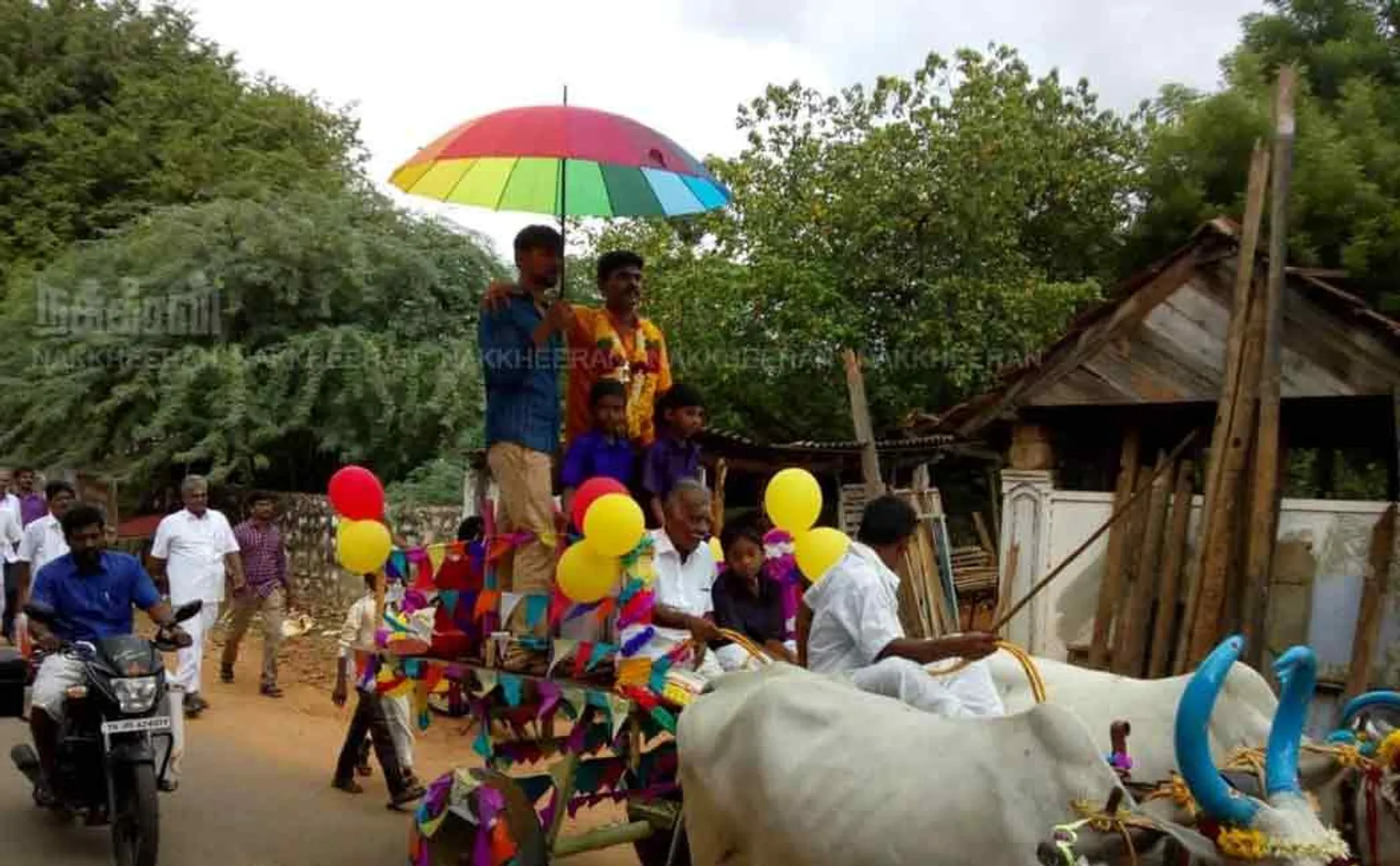 The groom's procession in the carriage.