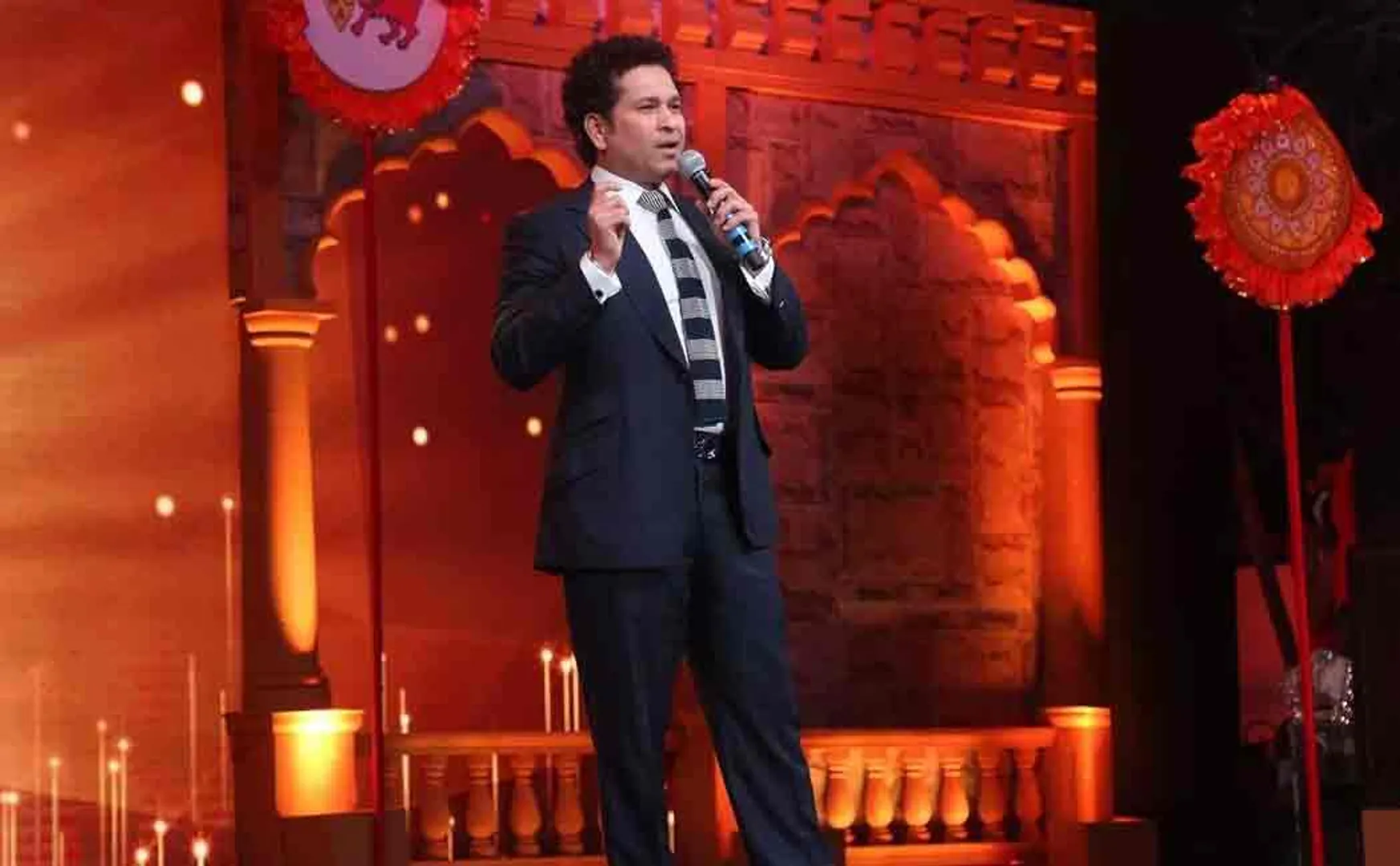 imran khan's assistant posts sachin photo in twitter instead of imran khan