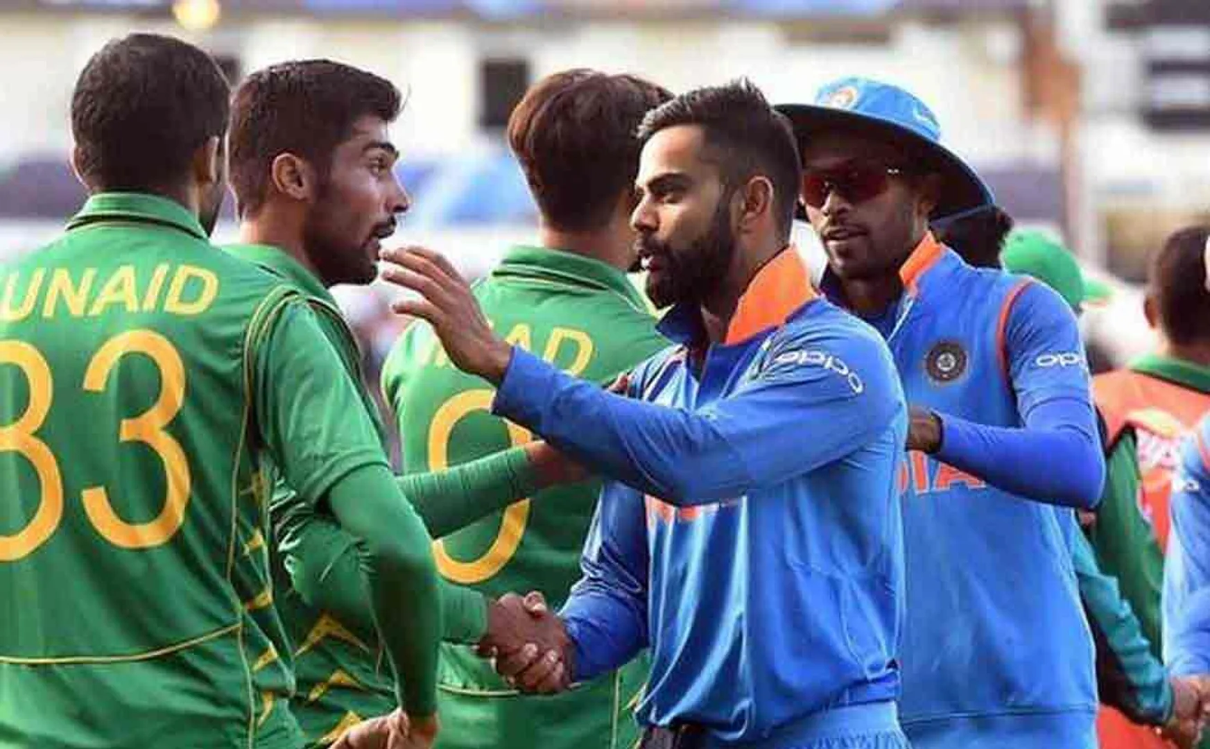 pakistan fans supports india for the match against england