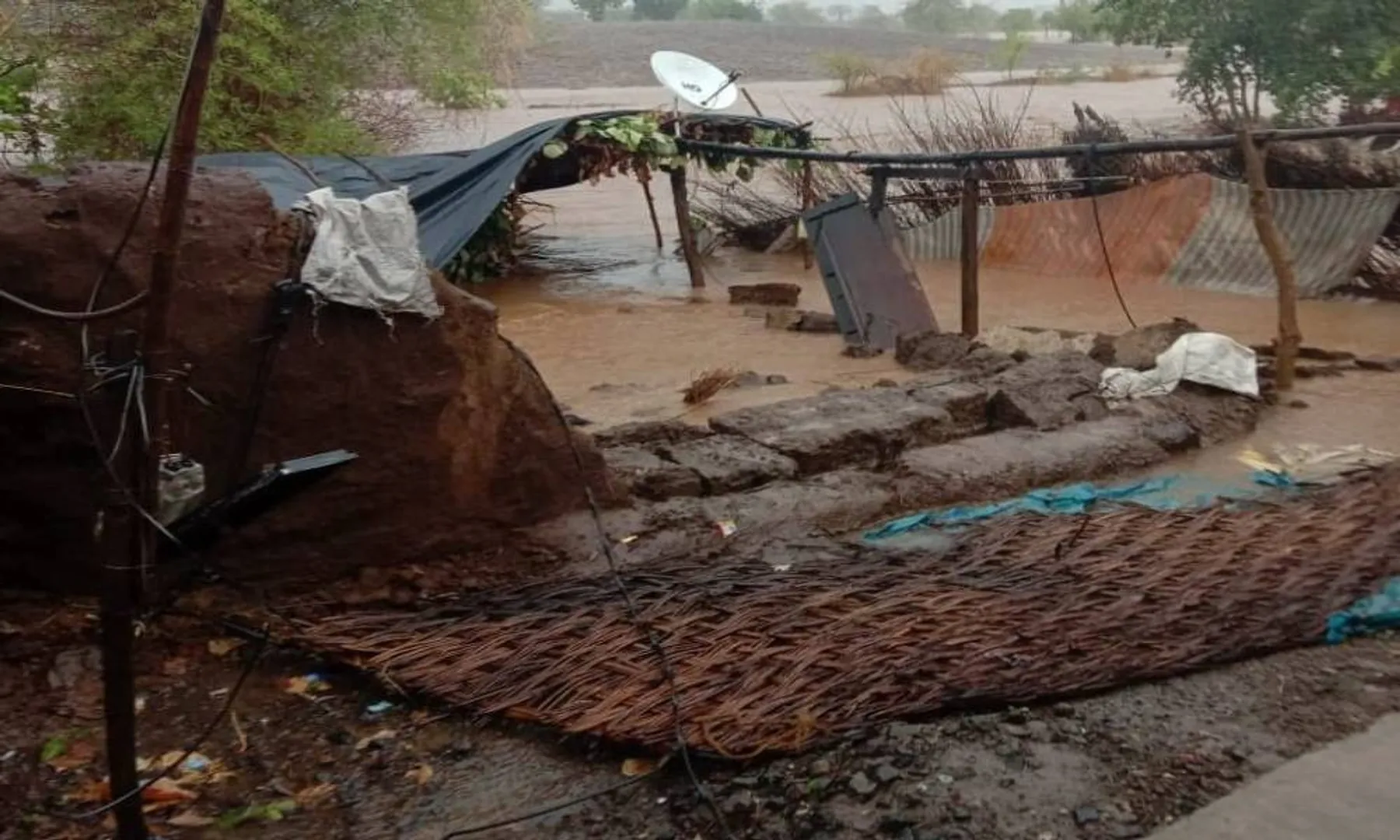 MAHARASHTRA RAIN FLOODED AFFECTED PEOPLES CHIEF MINISTER'S RELIEF FUND DONATE