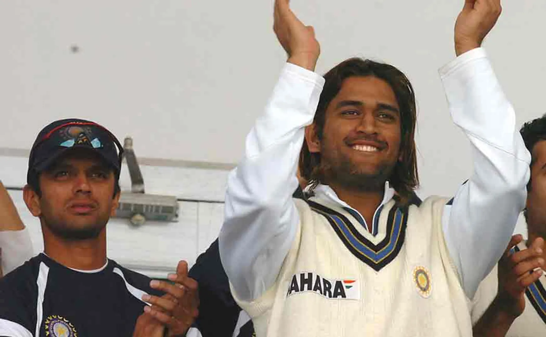 sachin chooses dhoni for indian captaincy