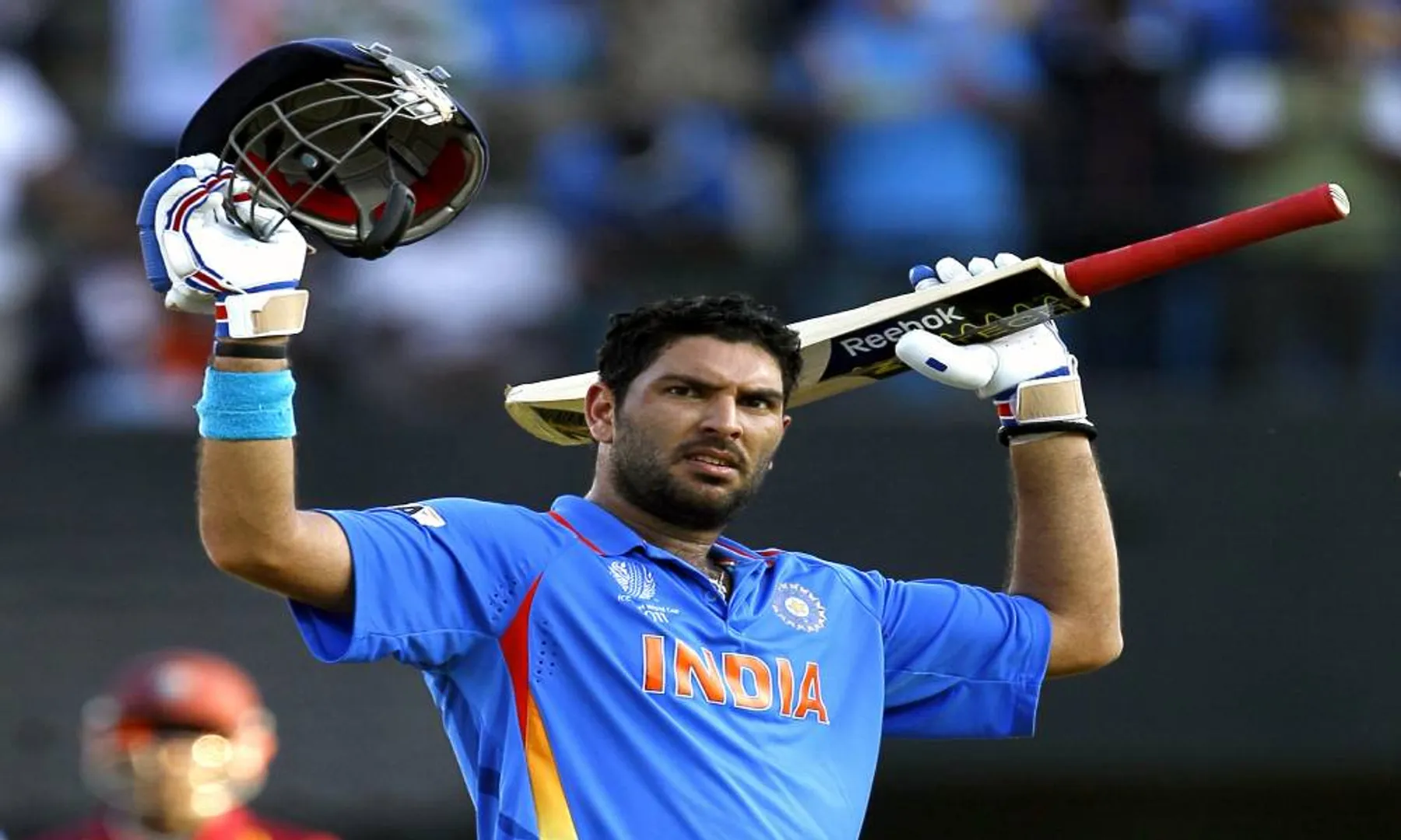 INDIA CRICKET FORMER PLAYER YUVRAJ SINGH TRY IN BOTTLE CAP CHALLENGE VIRAL VIDEO