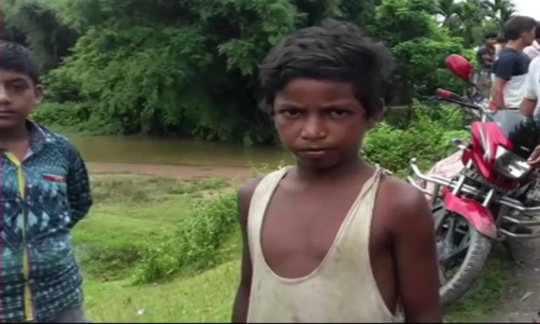 assam hero child hero  uttam taddi jumbed at small river