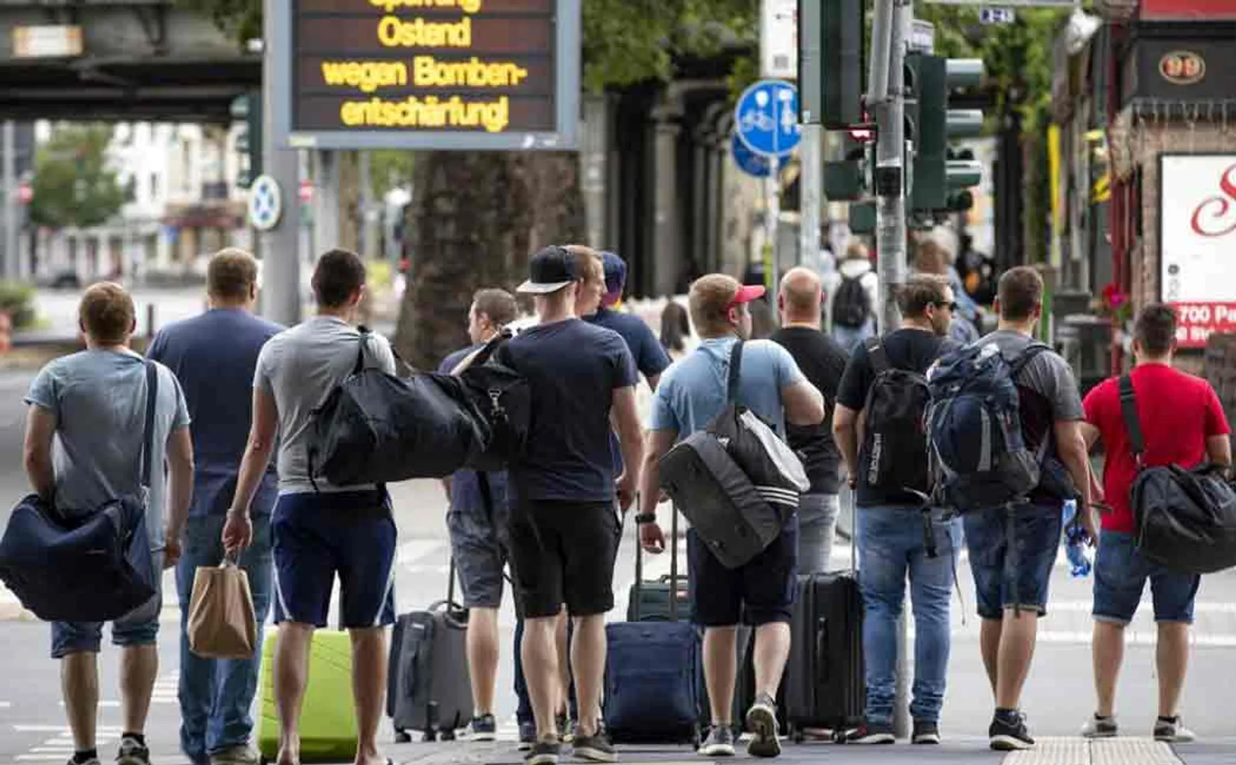16,000 german people evacuated from frankfurt