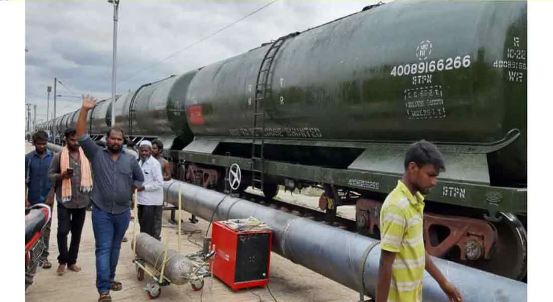 Cauvery water coming to Chennai by train - Chennai's thirsty solve... Vellore people thirsty?