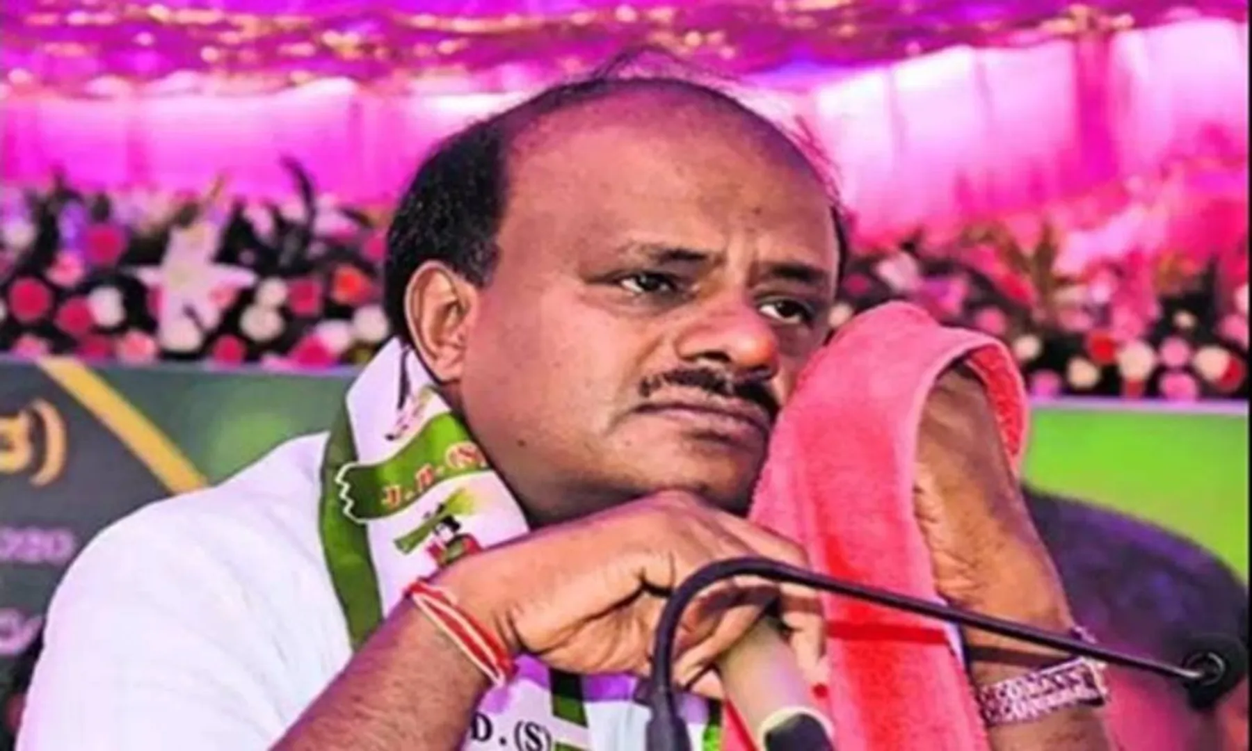 karnataka politics crisis very critical above 16 mlas resign