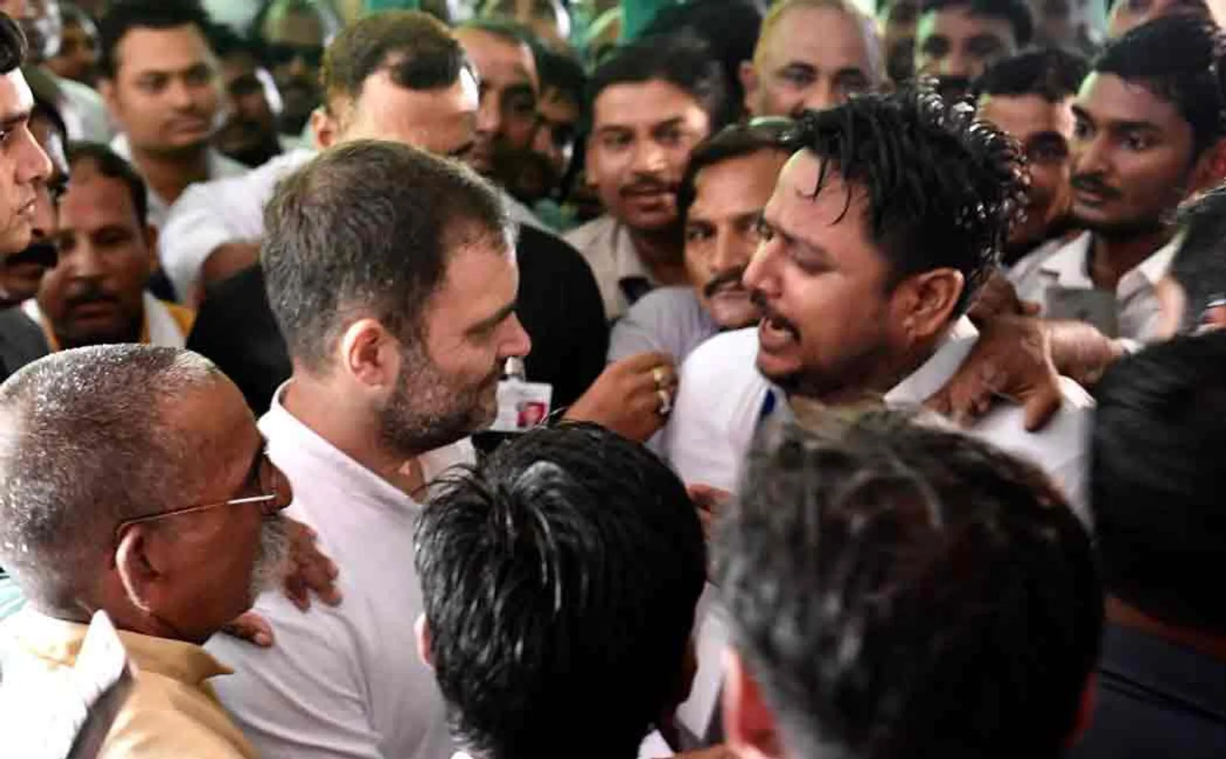 rahul gandhi visits amethi after the loksabha election defeat