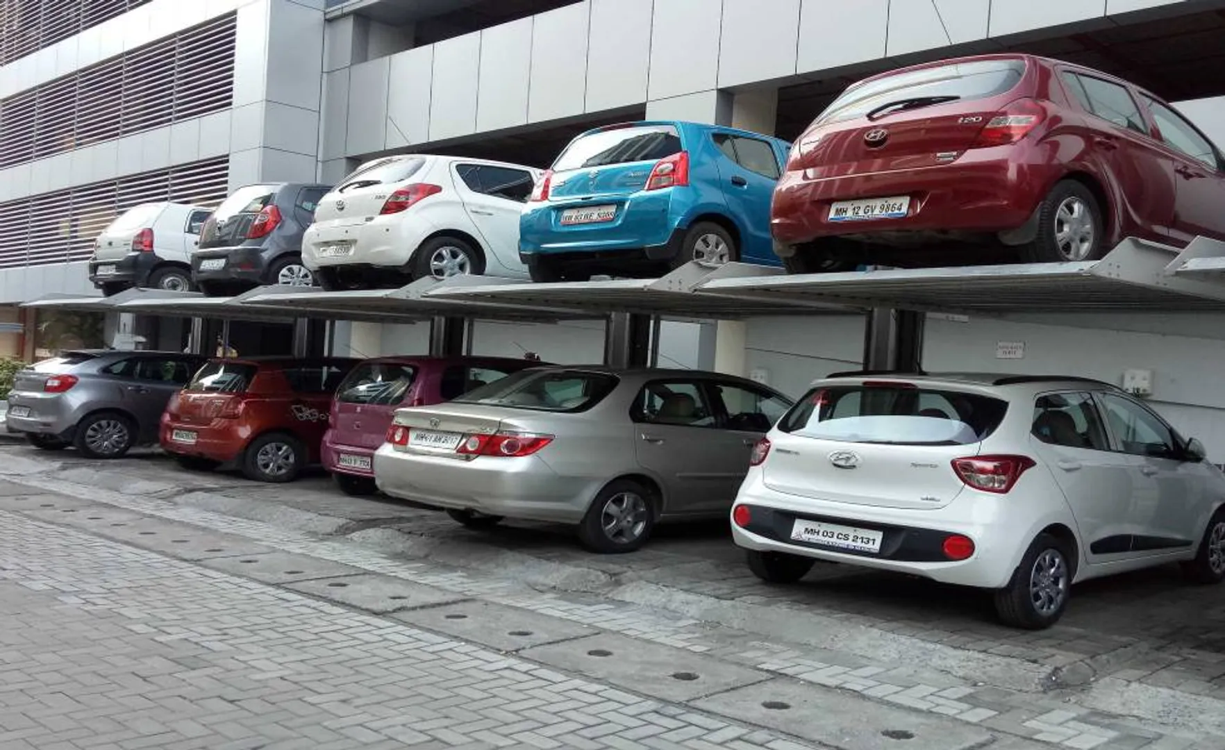 GUJARAT HIGH COURT ORDER MALLS , MULTIPLEXES CANNOT BE PARKING FEE