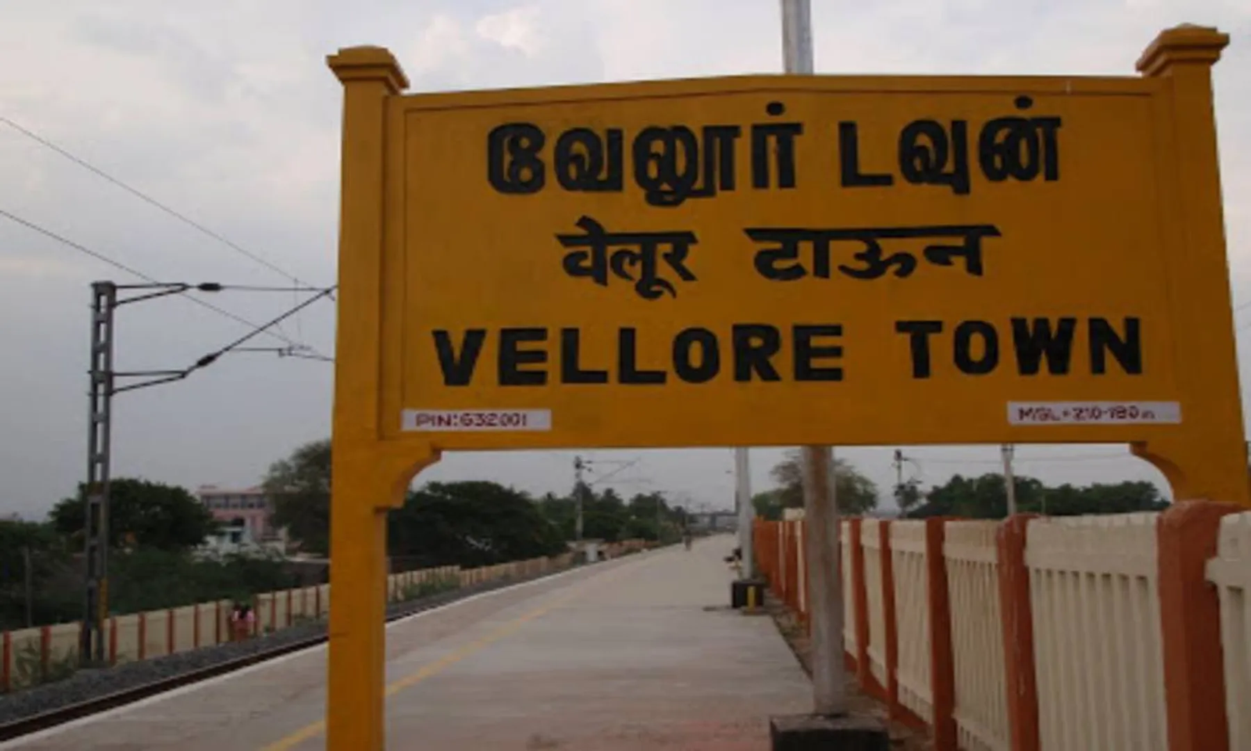 VELLORE LOK SABHA ELECTION INCOME TAX DEPARTMENT START THA RAID