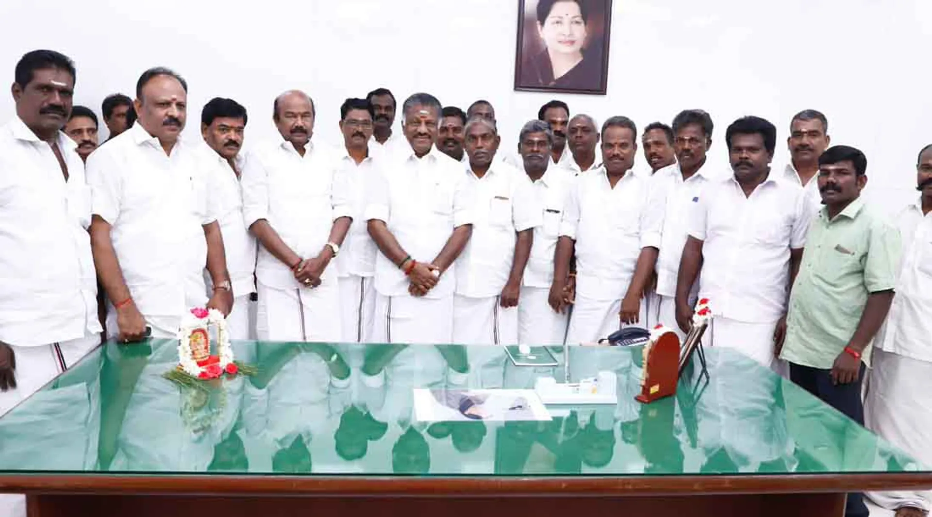 ammk party members join admk