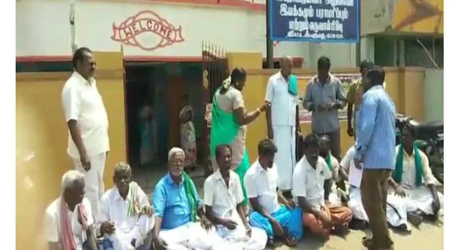   Farmers Darna condemning Electricity Officers!