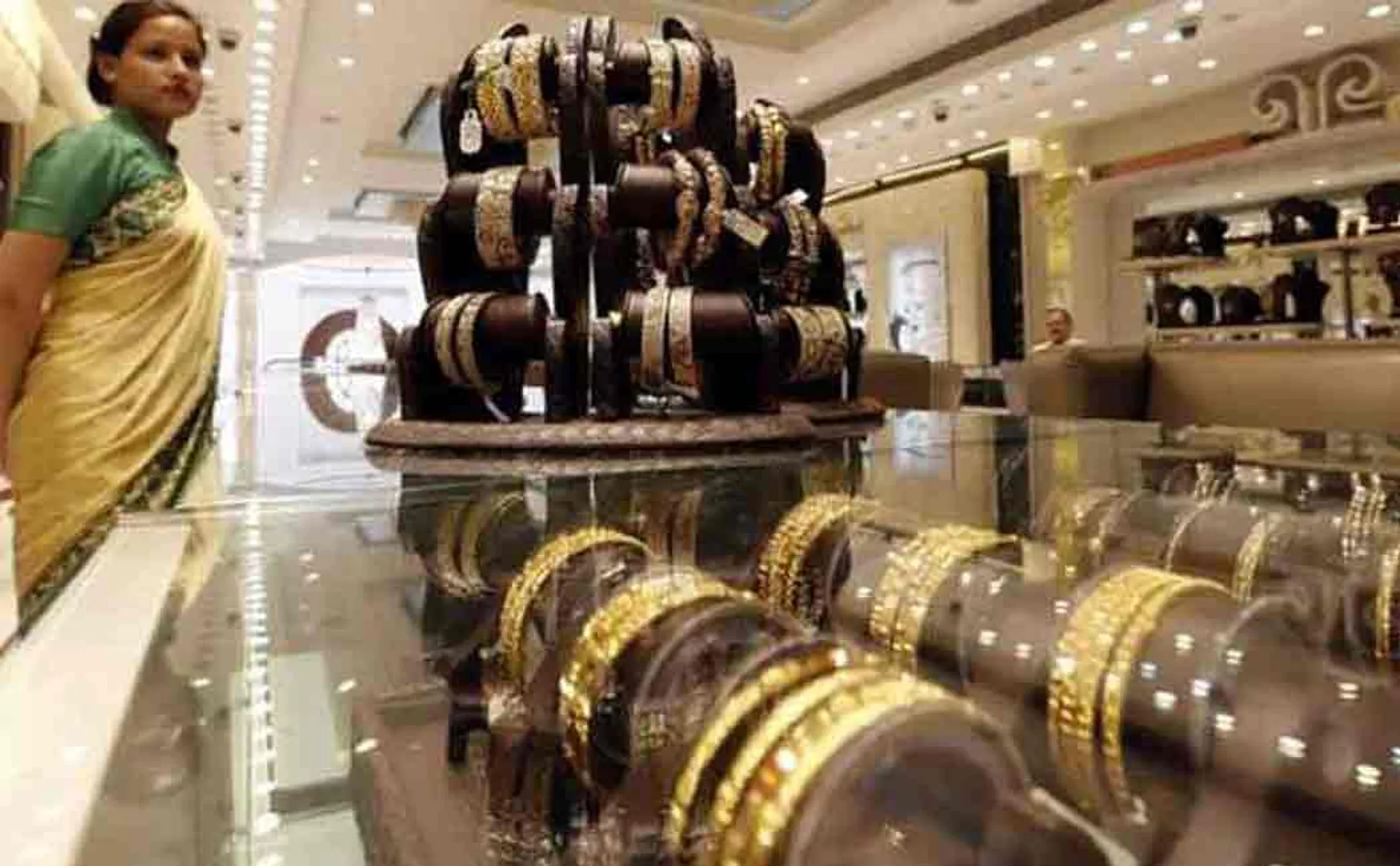 bengaluru jewel shop owner arrested in delhi