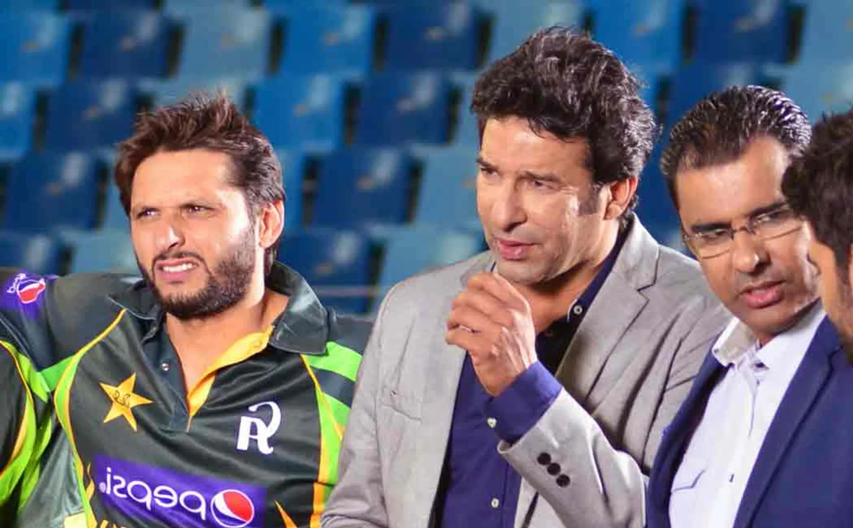 wasim akram cliams he was insulted in manchester airport 