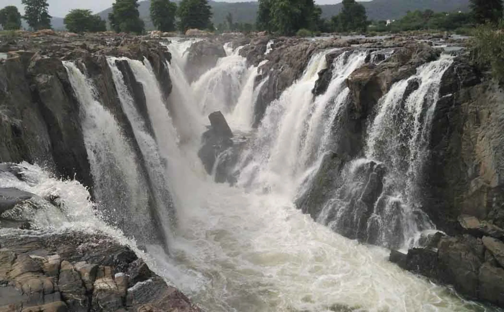hogenakal Increase in water flow,  Extend the Gift Operating Barrier