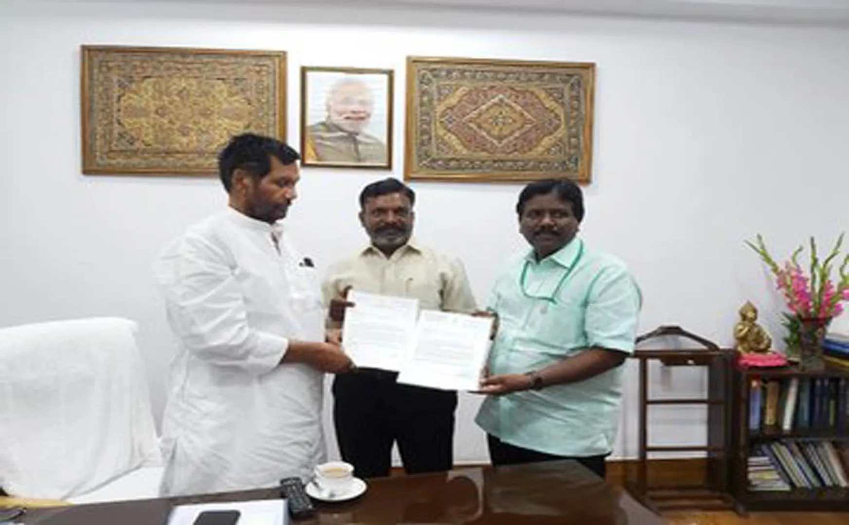 tamilnadu mp ravikumar individual bill " i beg" word again added in lok sabha