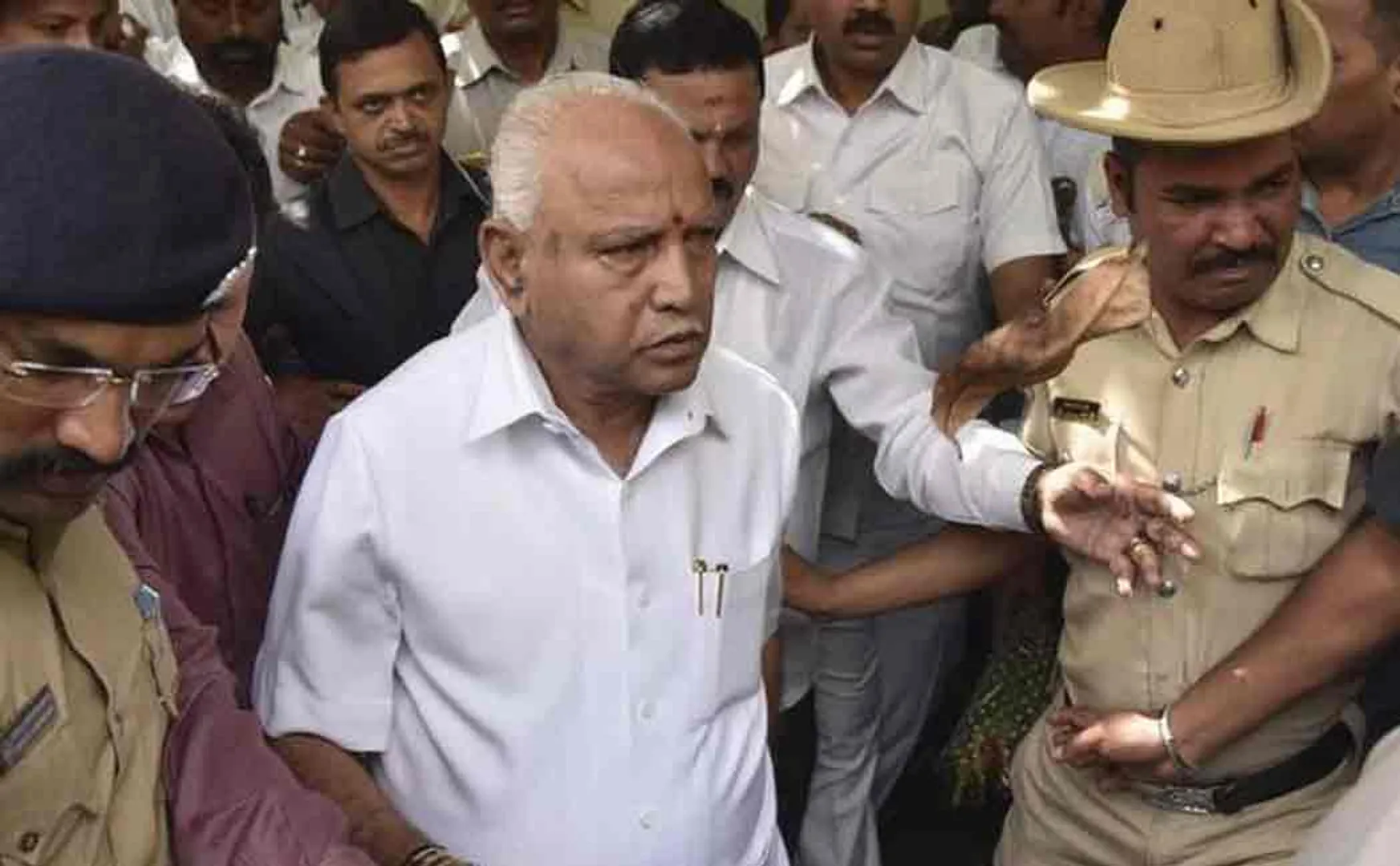 governor orders yedyurappa to prove majority in karnataka legislative assembly