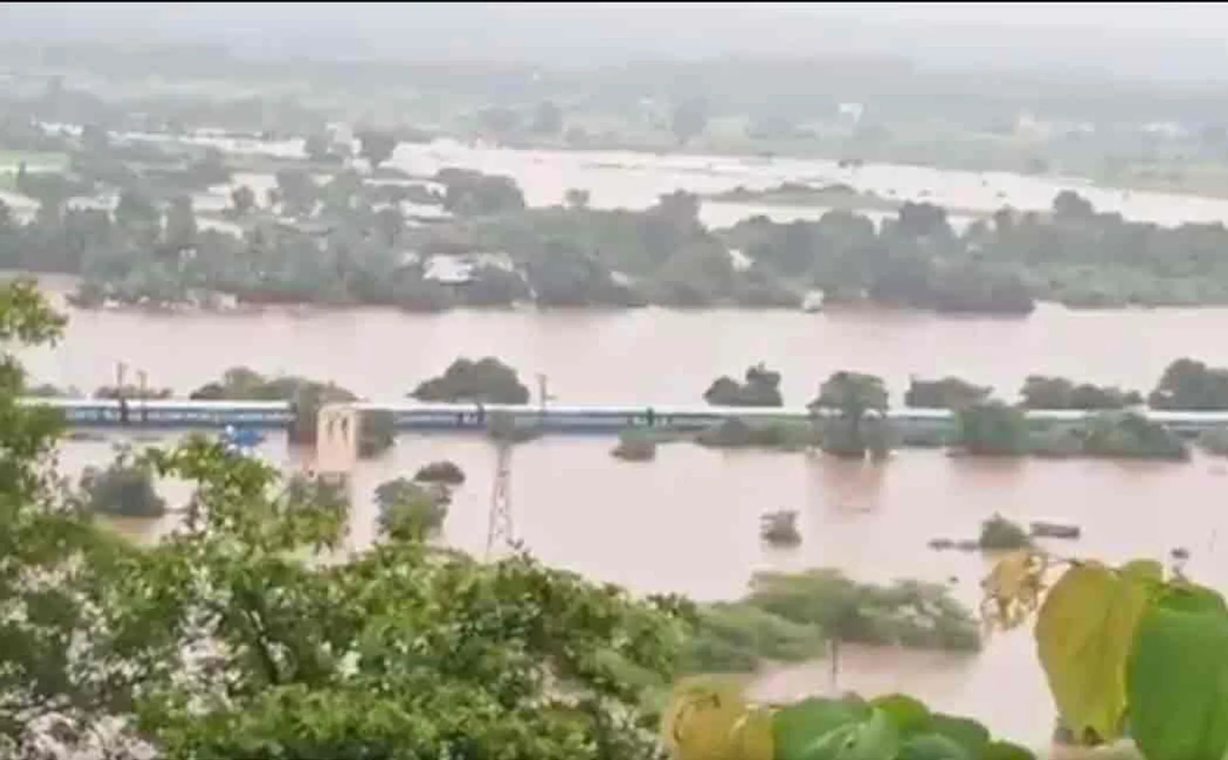 passengers rescued safely from mahalaxmi express in mumbai