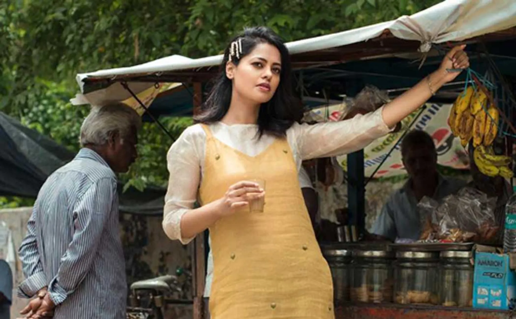 Bindhumadavi in tea stall