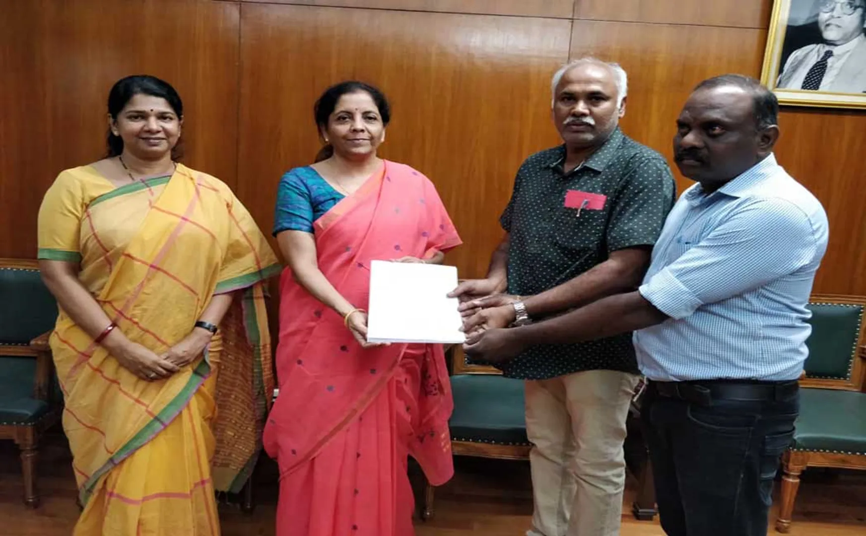 tamilnadu dmk mp kanimozhi meet with union finance minister nirmala sitharaman salem steel plant issue