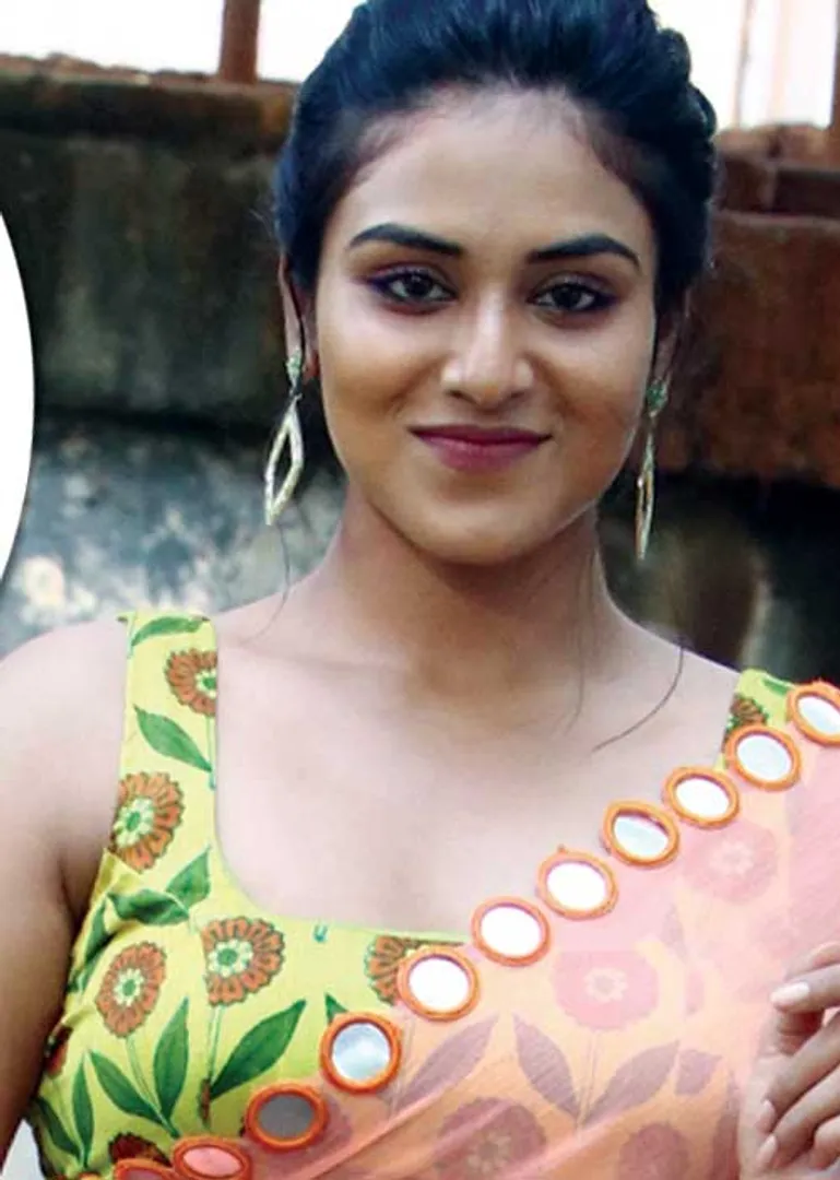 /idhalgal/cinikkuttu/latest-simran