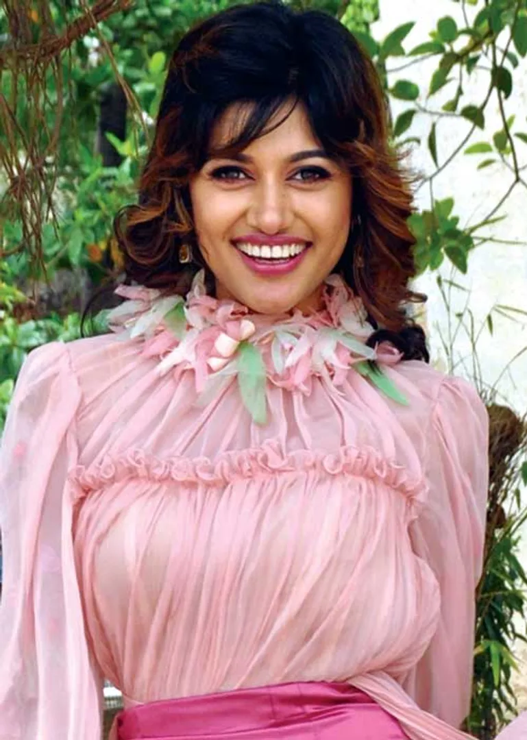 /idhalgal/cinikkuttu/oviya-tells-familiar-villain