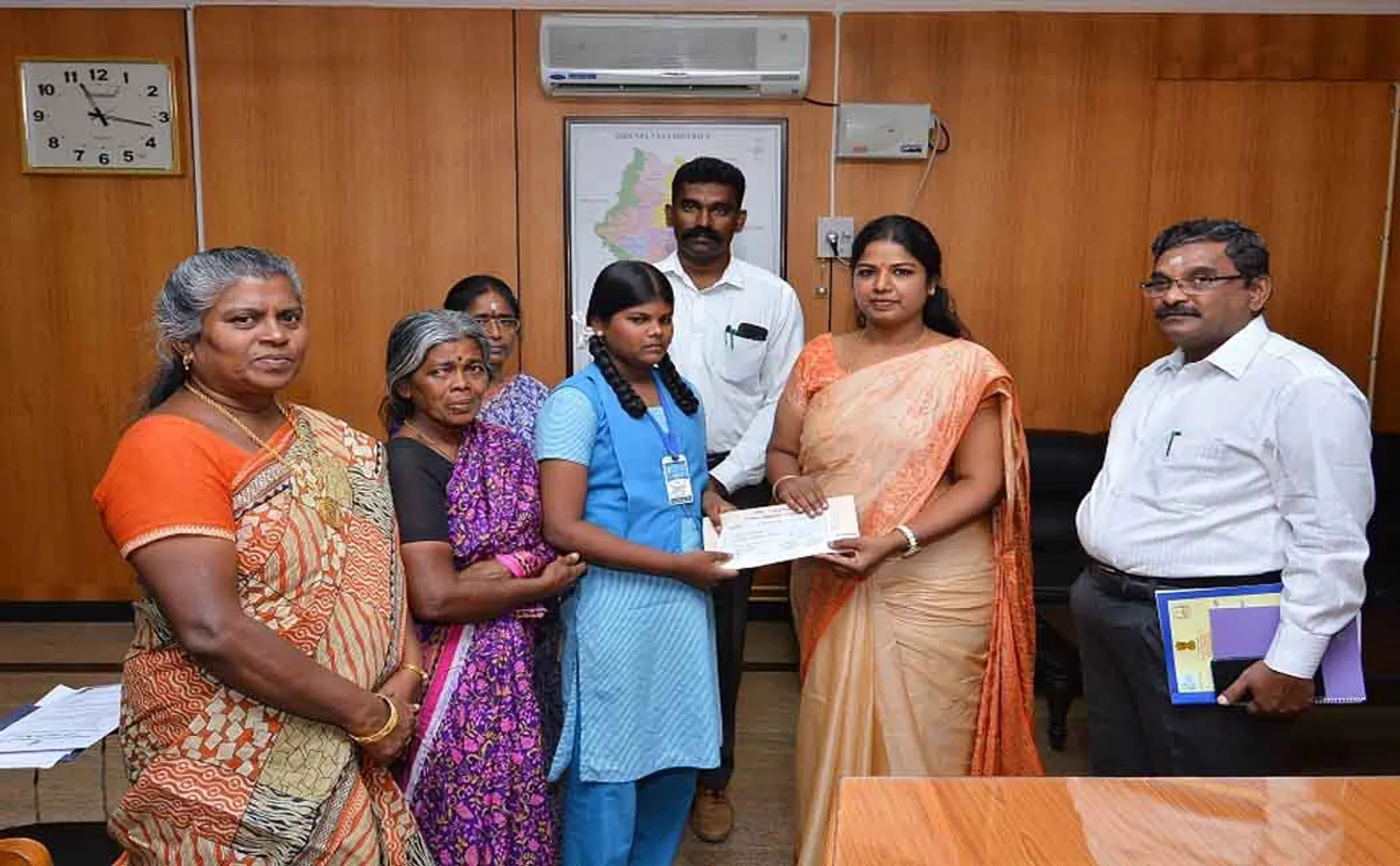 tamilnadu nallai mayor incident  Collector who assisted in the education of three orphan girls!